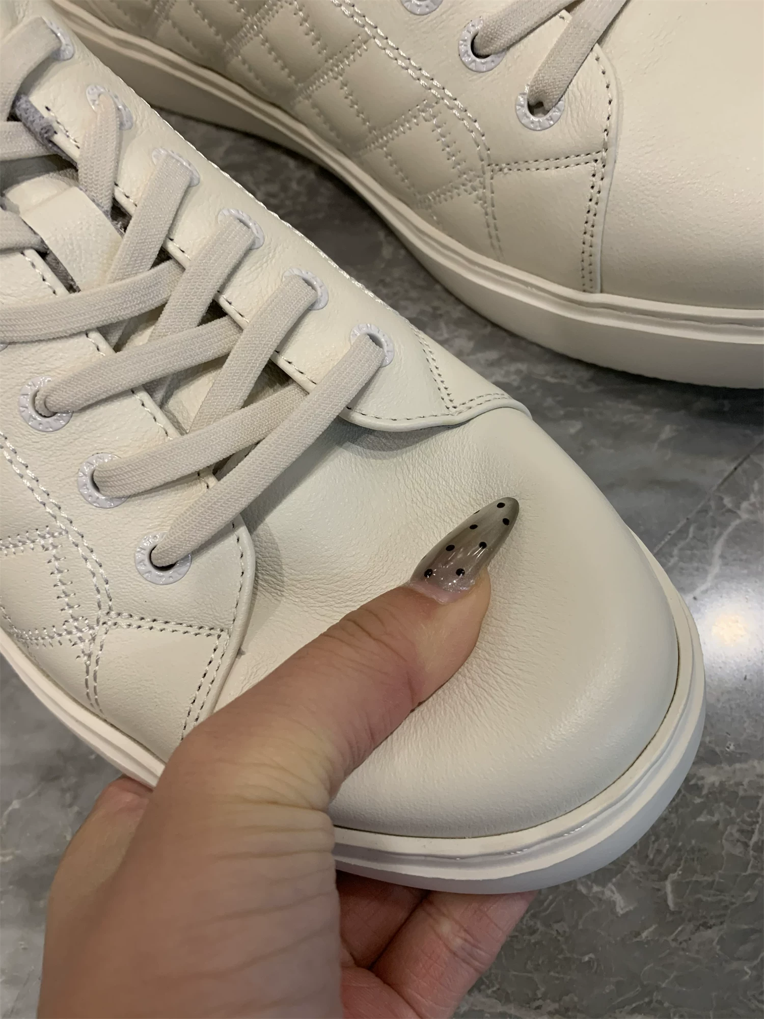 Giày da bò Don Quixote! Giày thể thao/giày da nam màu trắng nhẹ, chống sốc, mềm mại và dễ mang cho mùa xuân, mùa thu và mùa đông. Hợp thời trang.