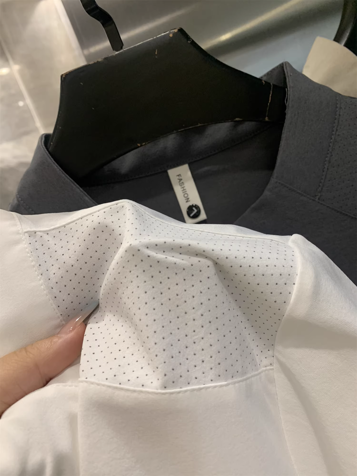 Dòng sản phẩm Don Quixote Outdoor nhẹ, nhanh khô! Thiết kế may đo sáu mảnh! Áo thun nam nửa khóa kéo, thoáng khí và co giãn.