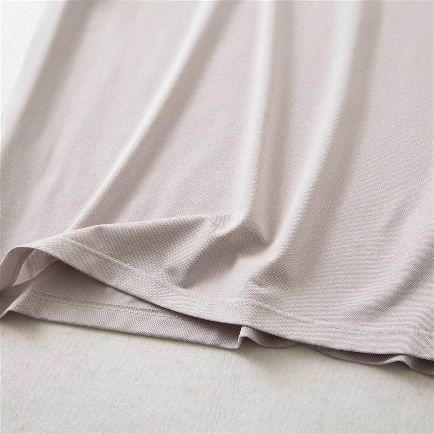 Dòng sản phẩm Don Quixote Light Luxury! Chất liệu tơ tằm + cotton tẩy trắng! Áo polo ngắn tay mùa hè thoáng mát, thân thiện với da dành cho nam.