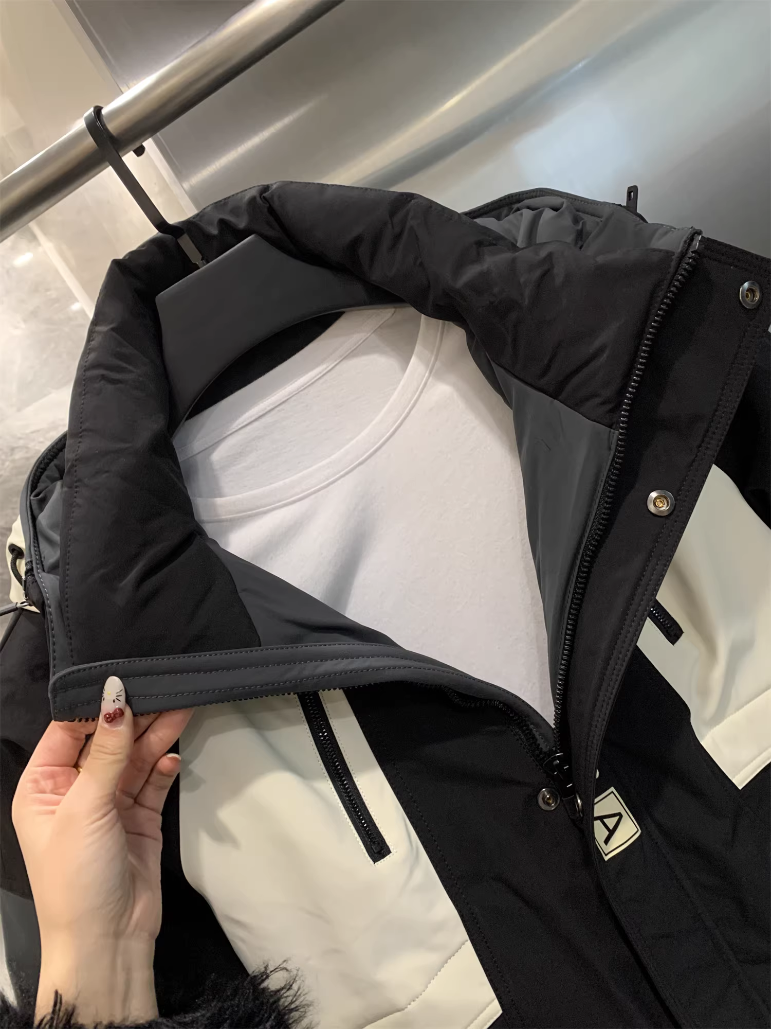 Don Quixote 90 lông vịt trắng! Áo khoác có mũ trùm đầu chống gió và chống thấm nước ngoài trời màu sắc tương phản dành cho cả nam và nữ mùa đông.