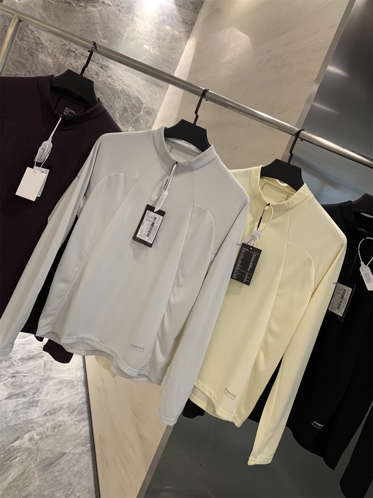 Áo thể thao nam Don Quixote 3D cut! Nhanh khô khi mặc ngoài trời, co giãn và thoáng khí! Áo lót thể thao nam nửa khóa kéo.