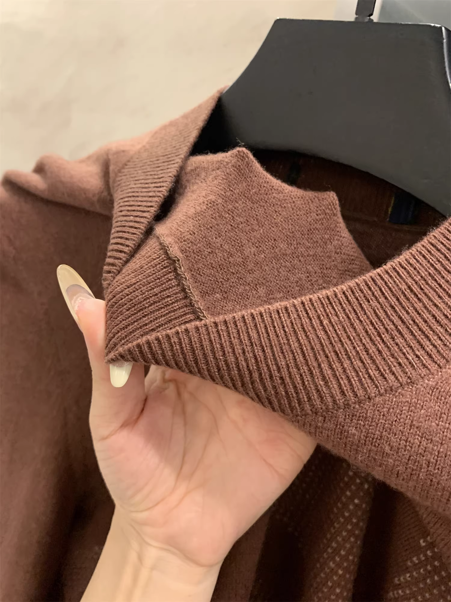 Don Quixote 100% len cừu! Giữ nhiệt, mềm mại và thân thiện với làn da! Áo len dệt kim cổ tròn thông thường dành cho nam mùa thu đông.