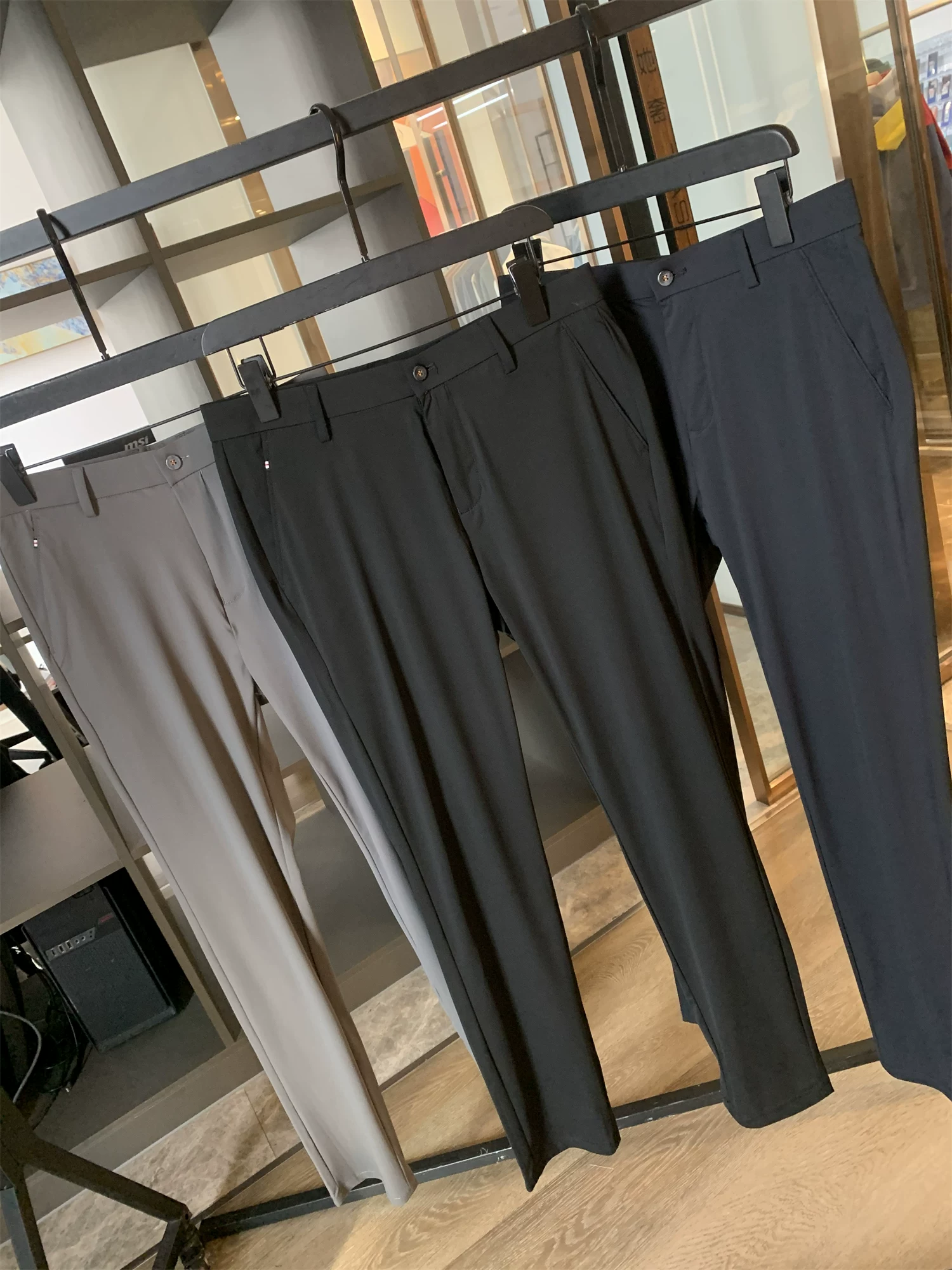 Don Quixote độc quyền! Vải kỹ thuật bảo vệ ba lớp với độ đàn hồi cao 3D! Quần nam màu trơn mỏng, nhanh khô, kiểu dáng thường ngày.