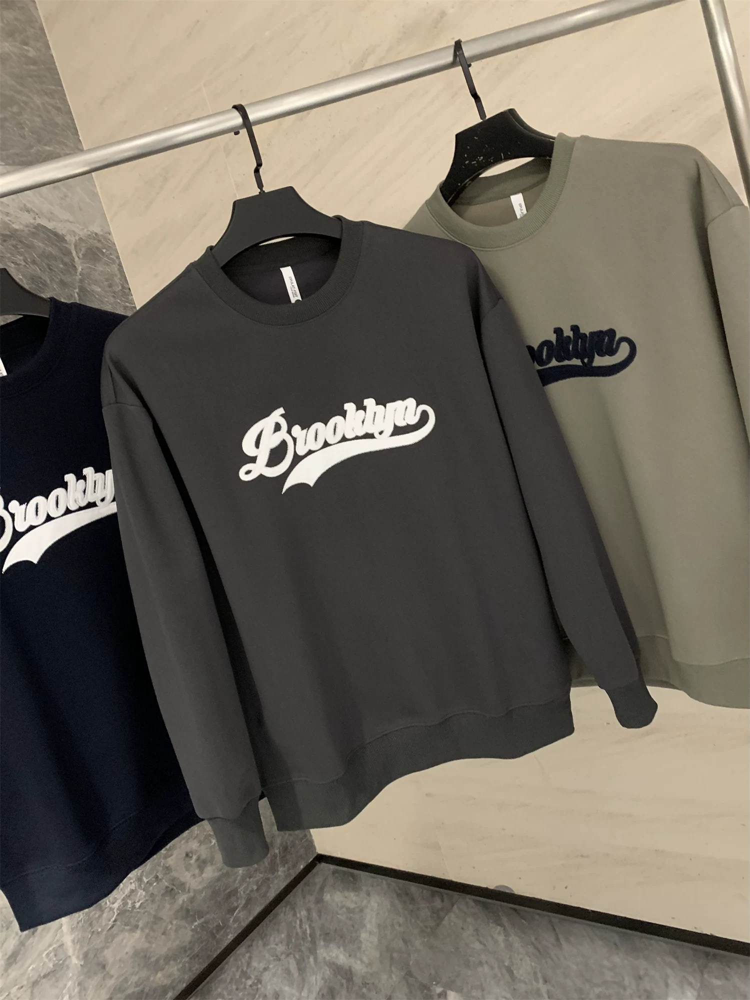 Đơn đặt hàng của Don Quixote Company! Thêu 3D nặng ký! Áo nỉ cổ tròn cổ điển mùa thu dành cho nam hợp thời trang