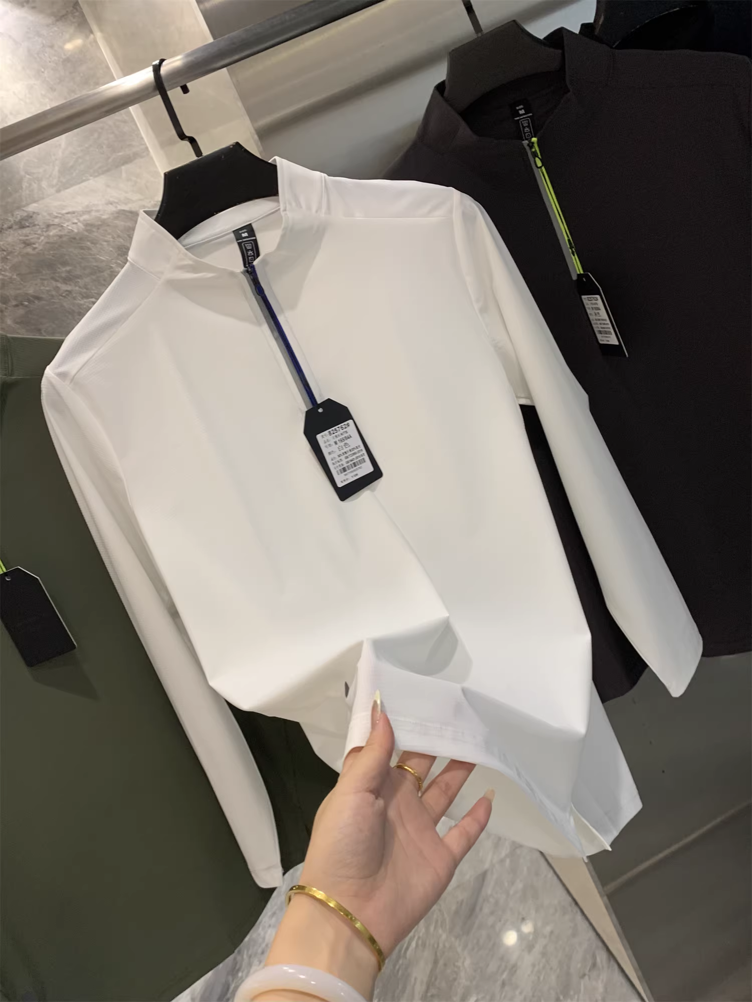 Công nghệ may mặc thể thao Don Quixote! Áo thun cổ đứng nửa khóa kéo chất liệu lụa đá, nhanh khô, thoáng khí, co giãn cao, mặc ngoài trời, phong cách thường ngày