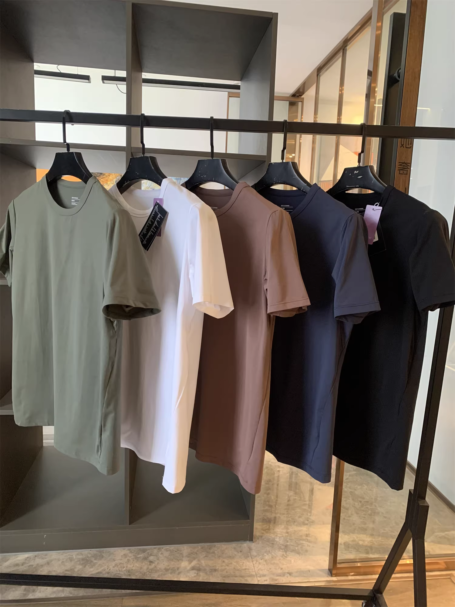 Don Quixote là một món đồ không thể thiếu! Áo thun ngắn tay thể thao mùa hè nhẹ, nhanh khô, co giãn, thoải mái dành cho nam và nữ.