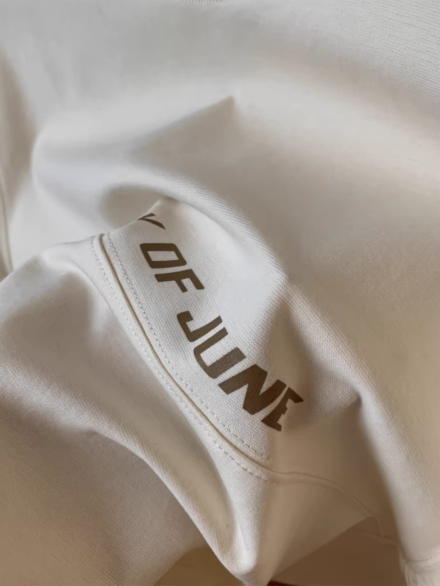 Đặt hàng thương hiệu thời trang Don Quixote! Chất liệu cotton mềm mại thân thiện với da! Áo thun nam ngắn tay in chữ màu trơn mùa hè.