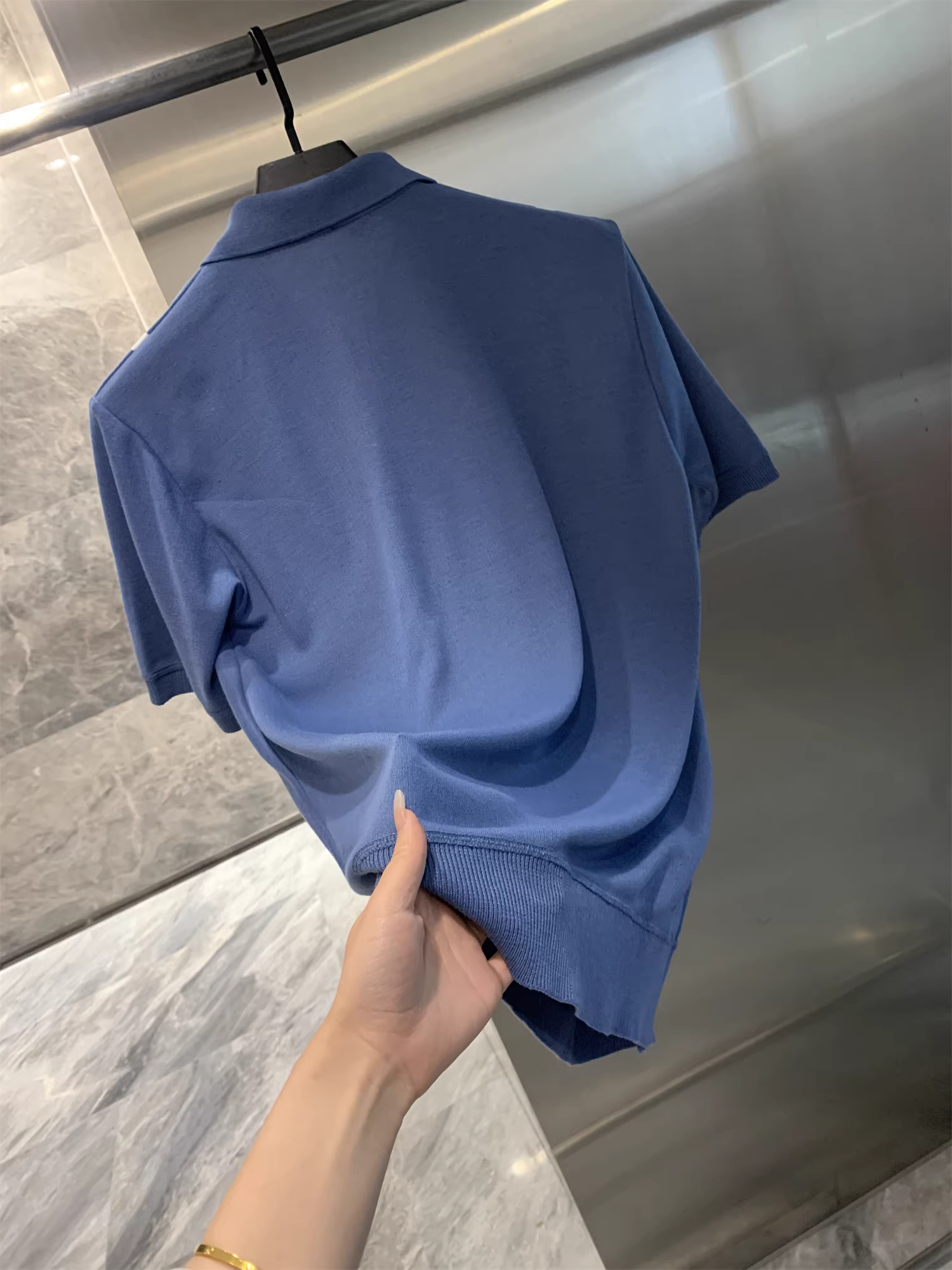 Don Quixote, phong cách yuppie của Anh! Áo sơ mi POLO dệt kim ngắn tay kẻ sọc dọc phối màu theo xu hướng dành cho nam giới mùa hè.