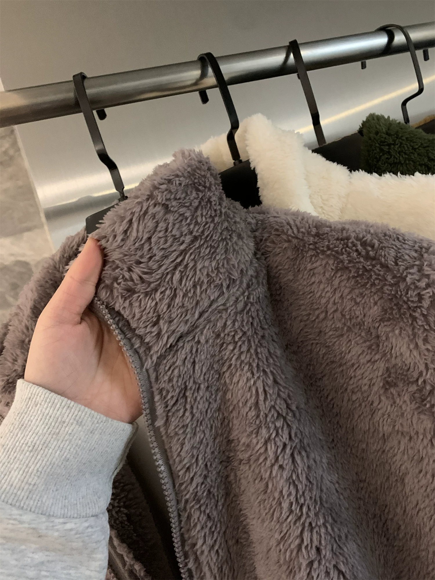 Don Quixote là một cuốn sách bán chạy nhất theo phong cách Nhật Bản! Áo khoác lông cừu dài có khóa kéo màu trơn ấm áp mùa thu đông dành cho cặp đôi.