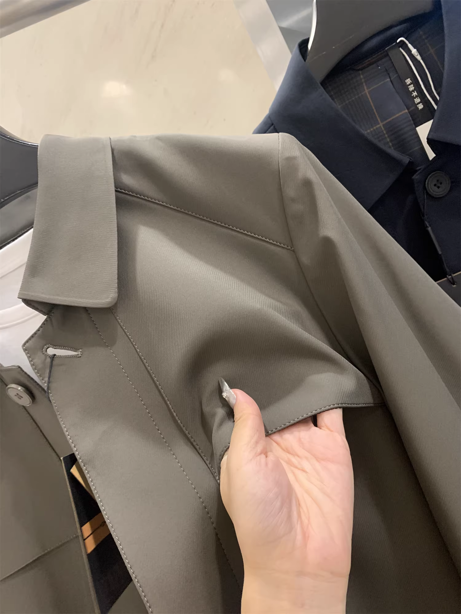 Áo khoác trench coat phong cách Anh Quốc của Don Quixote! Áo khoác trench coat mùa thu, kiểu dáng công sở lịch sự, dài trung bình dành cho nam với khuy cài giấu kín.