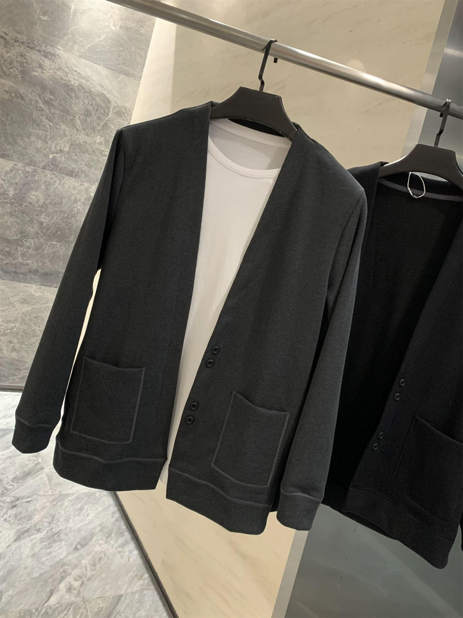 Đơn đặt hàng của công ty Don Quixote ODM! Len cừu pha trộn! Áo cardigan dệt kim đa năng cổ chữ V dệt kim ba chiều.