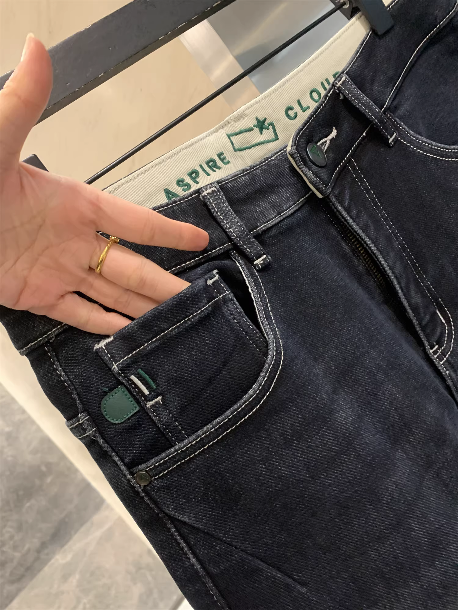 Đánh giá cao thương hiệu Don Quixote H! Lớp lót lông cừu mỏng! Quần jean nam chất liệu cotton pha cao cấp, ấm áp, kiểu dáng thường ngày, thích hợp cho mùa thu đông.