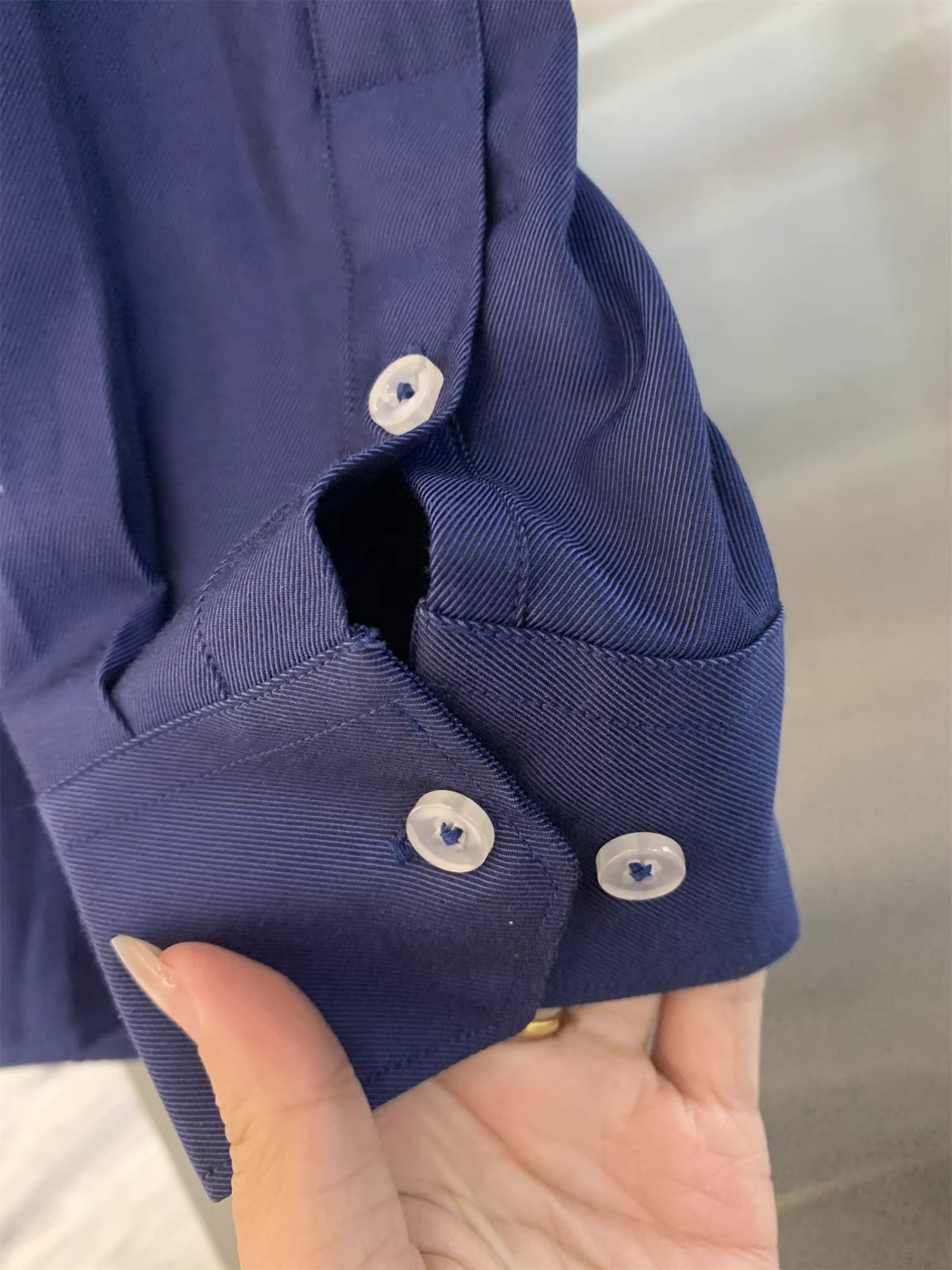 Don Quixote đang giảm giá lớn! Đầy màu sắc! Chất liệu vải tuýt chống nhăn, áo sơ mi dài tay kiểu dáng công sở lịch sự.