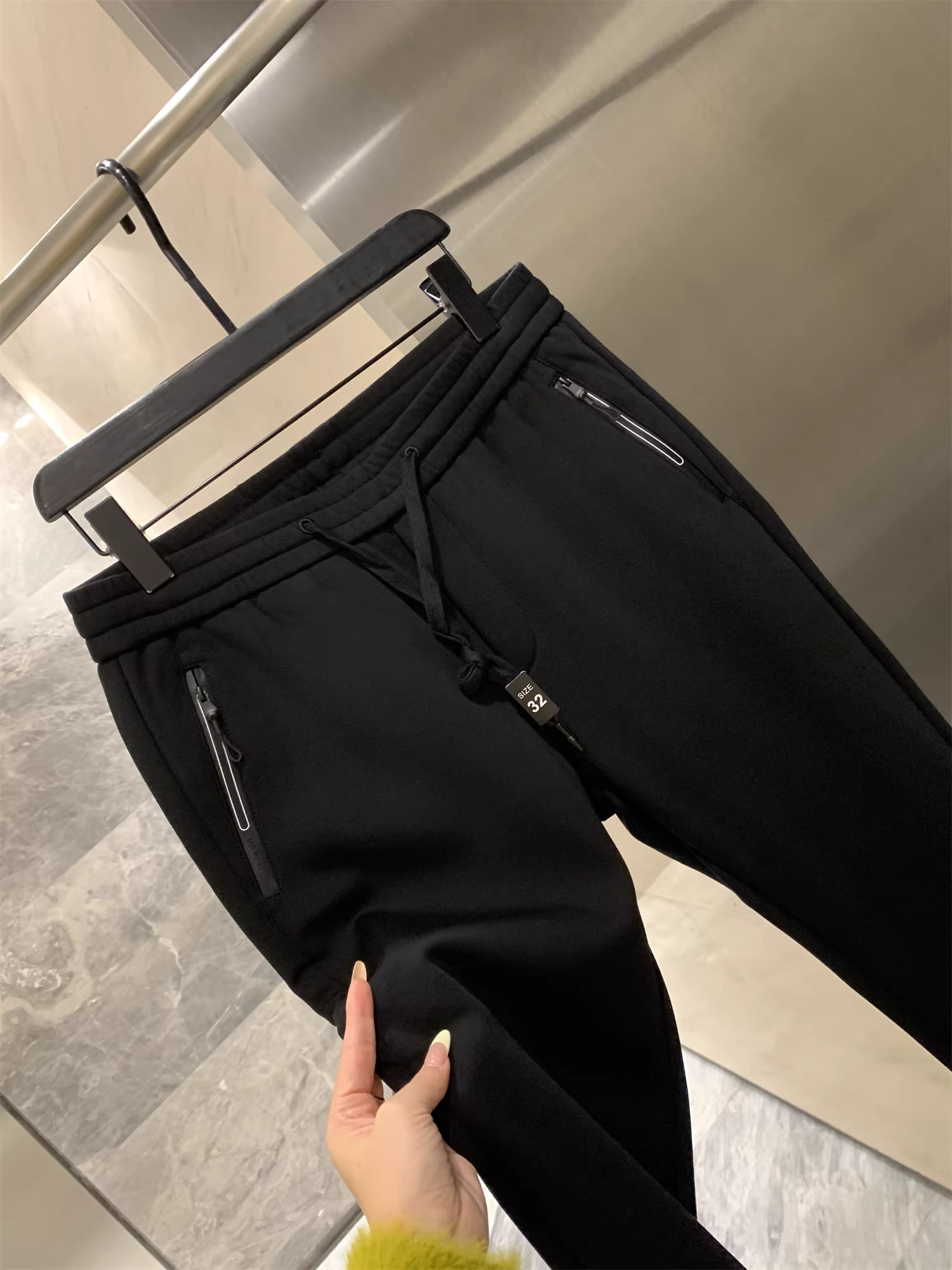 Don Quixote, một món đồ thời trang cổ điển trong phong cách áo khoác! Có lớp lót lông cừu tích hợp! Quần/Quần thể thao ống đứng, cạp chun, bo gấu, kiểu dáng đơn giản, thích hợp cho mùa thu đông.