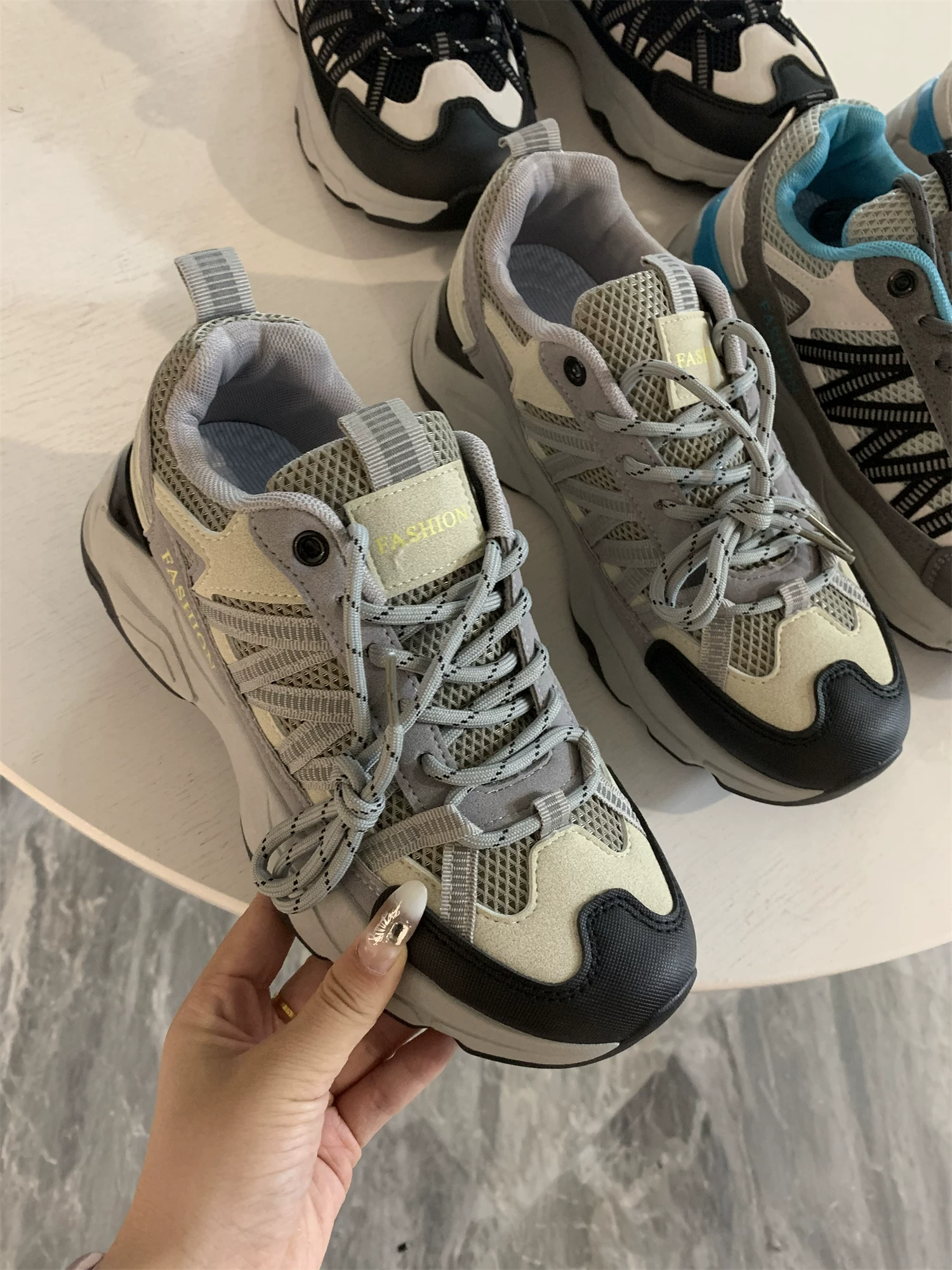 Don Quixote trông rất tuyệt trên mạng! Chống trơn trượt, chống mài mòn, thoải mái và thoáng khí! Giày chạy bộ buộc dây đi bộ đường dài ngoài trời dành cho nam.