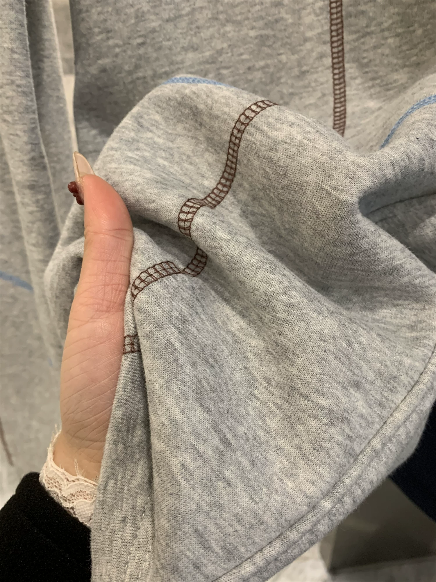 Dòng sản phẩm Don Quixote Outdoor Mountain! Unisex! Quần thể thao chất liệu lông cừu ấm áp, kiểu dáng màu sắc phối hợp theo phong cách Hasselblad.