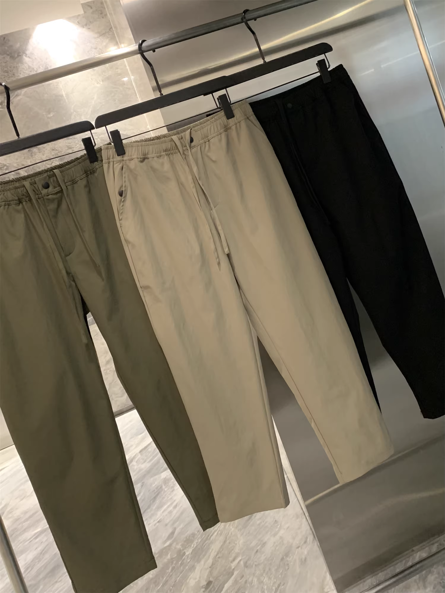 Quần áo Don Quixote siêu bền! Chất liệu vải cotton twill! Quần dài mùa xuân nhẹ, thoáng khí, dáng rộng, mặc thoải mái dành cho các cặp đôi.