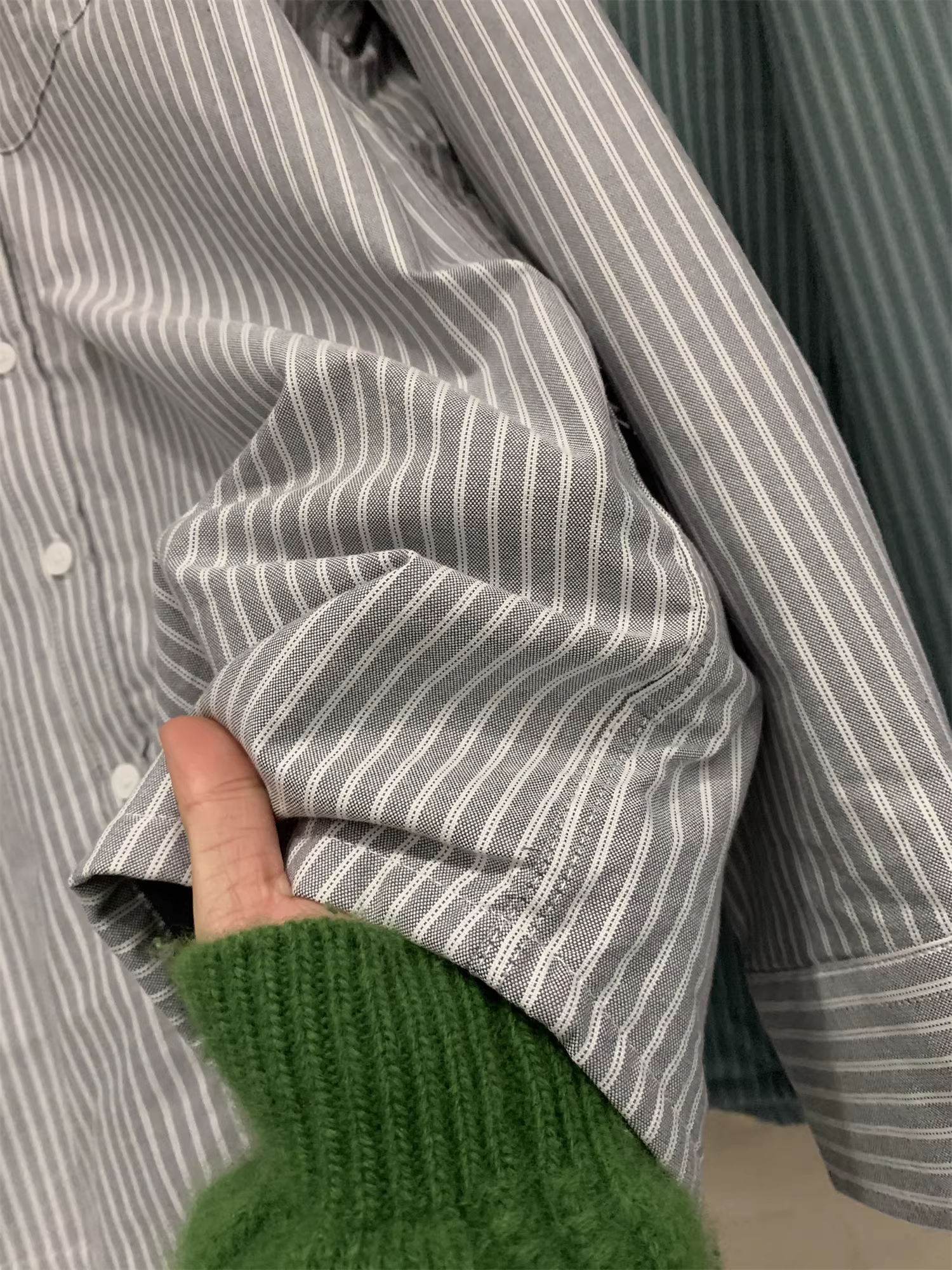 Đơn đặt hàng của công ty Don Quixote ODM! Quần áo may sẵn đã được giặt sạch! Áo sơ mi dài tay kẻ sọc dày dặn, lót lông cừu, cổ trụ, thời trang mùa thu đông.