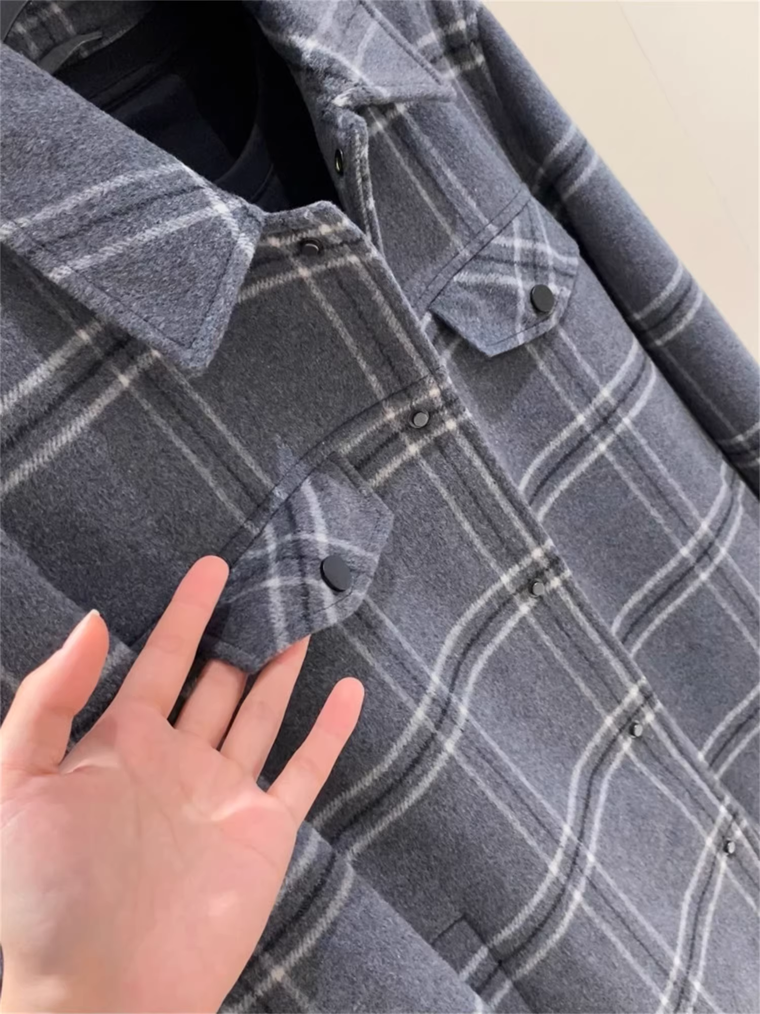 Ưu đãi của thương hiệu Don Quixote H! Giá ngoại tuyến 798! Áo khoác len hai mặt kẻ sọc đa năng, nhẹ nhàng, phong cách công sở mùa thu đông.