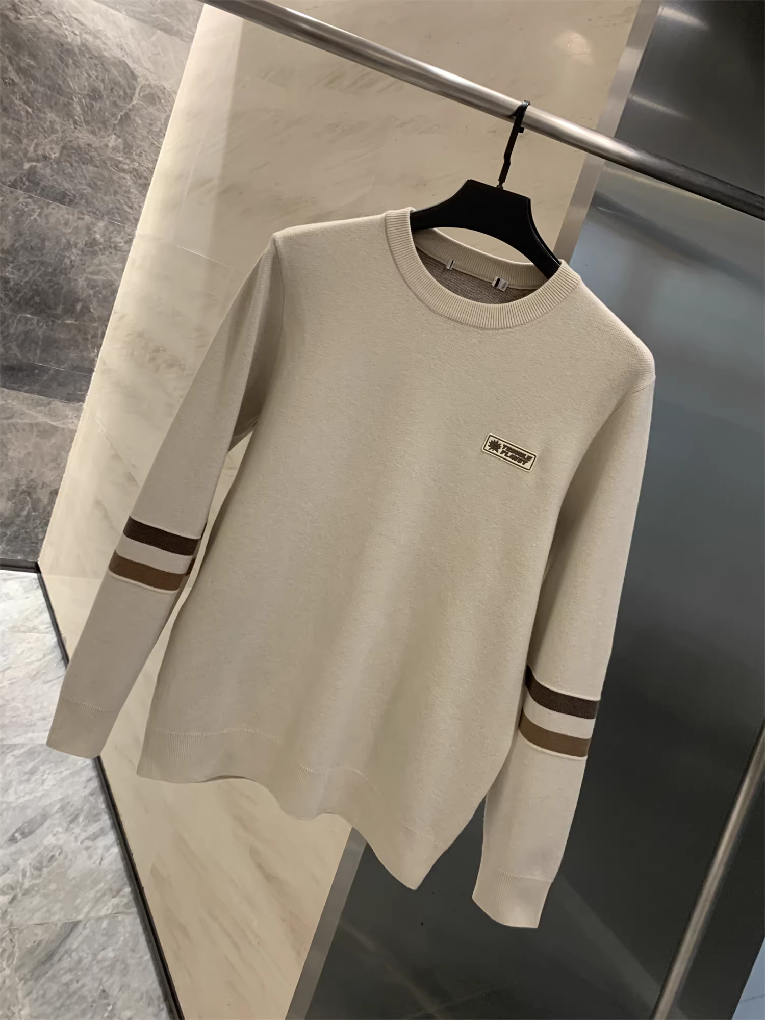 Ưu điểm của bộ sưu tập Don Quixote Sea! Mềm mại và thân thiện với làn da! Áo len dệt kim cổ tròn, chất dày giữ ấm mùa thu đông.