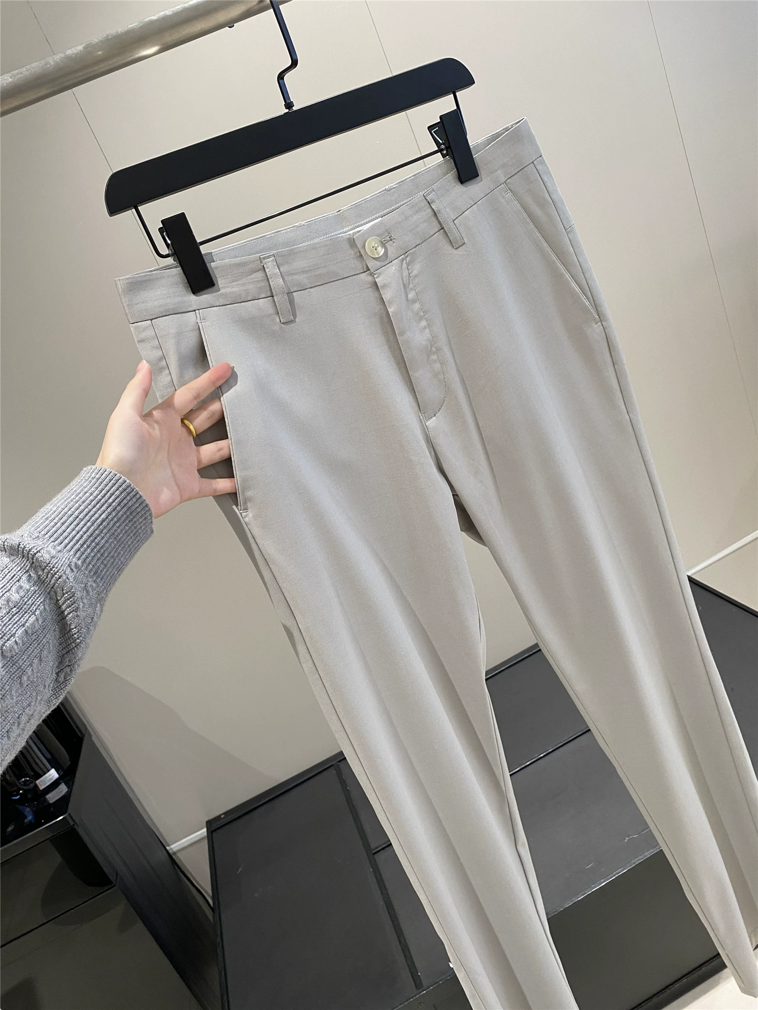 Don Quixote Silk + Lyocell + Modal! Quần dài dáng thẳng, chất liệu vải mềm mại, mặc thường ngày mùa xuân hè