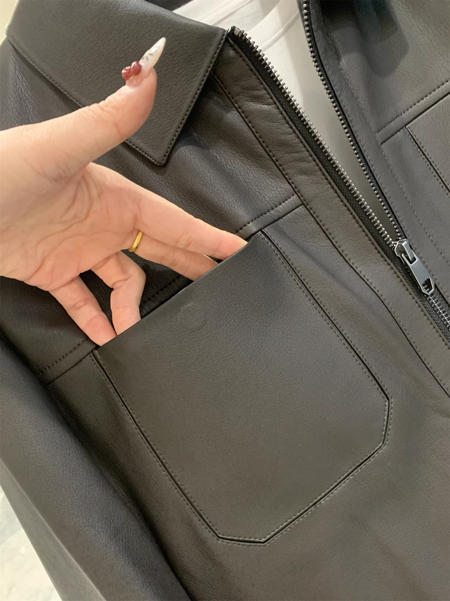 Don Quixote chất liệu da PU + lông ngỗng! Dày và ấm áp! Áo khoác da nam có cổ lật mùa đông.