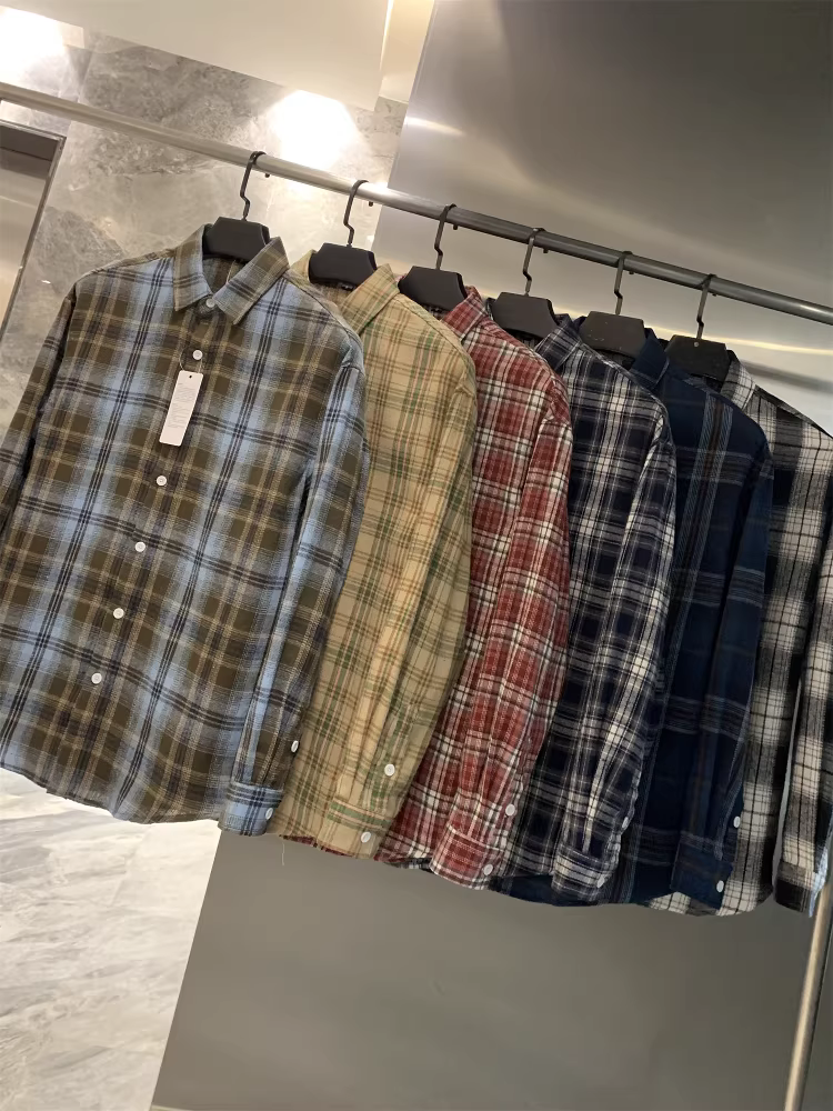 Don Quixote phong cách retro Mỹ! Áo sơ mi dài tay đa năng, chất liệu kẻ sọc được giặt và chải mềm mại dành cho nam và nữ.