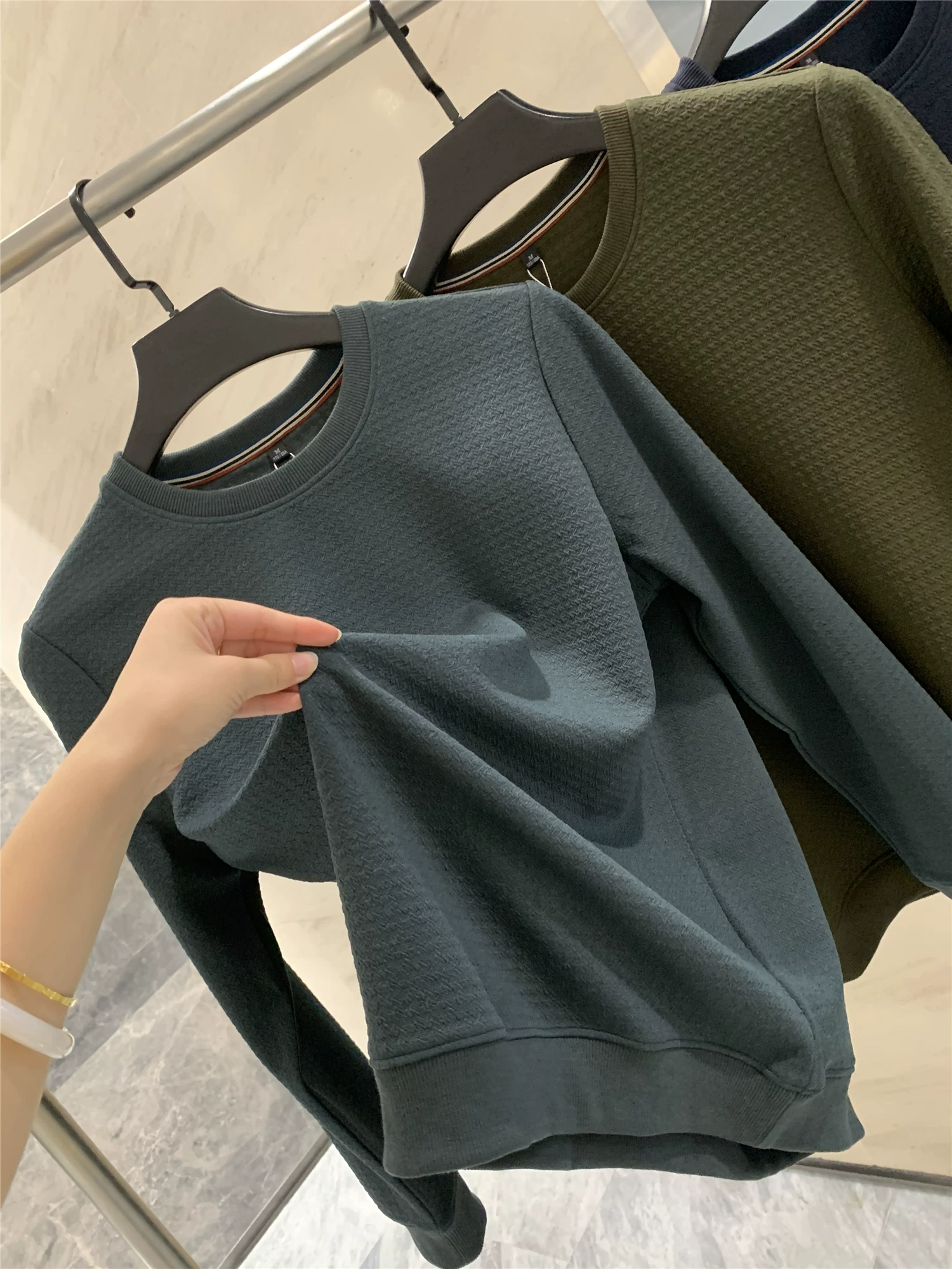 Don Quixote Houndstooth Jacquard! Áo thun cổ tròn đơn giản, nhẹ nhàng, sang trọng, có độ đàn hồi cao, thoáng khí dành cho nam giới mùa thu.