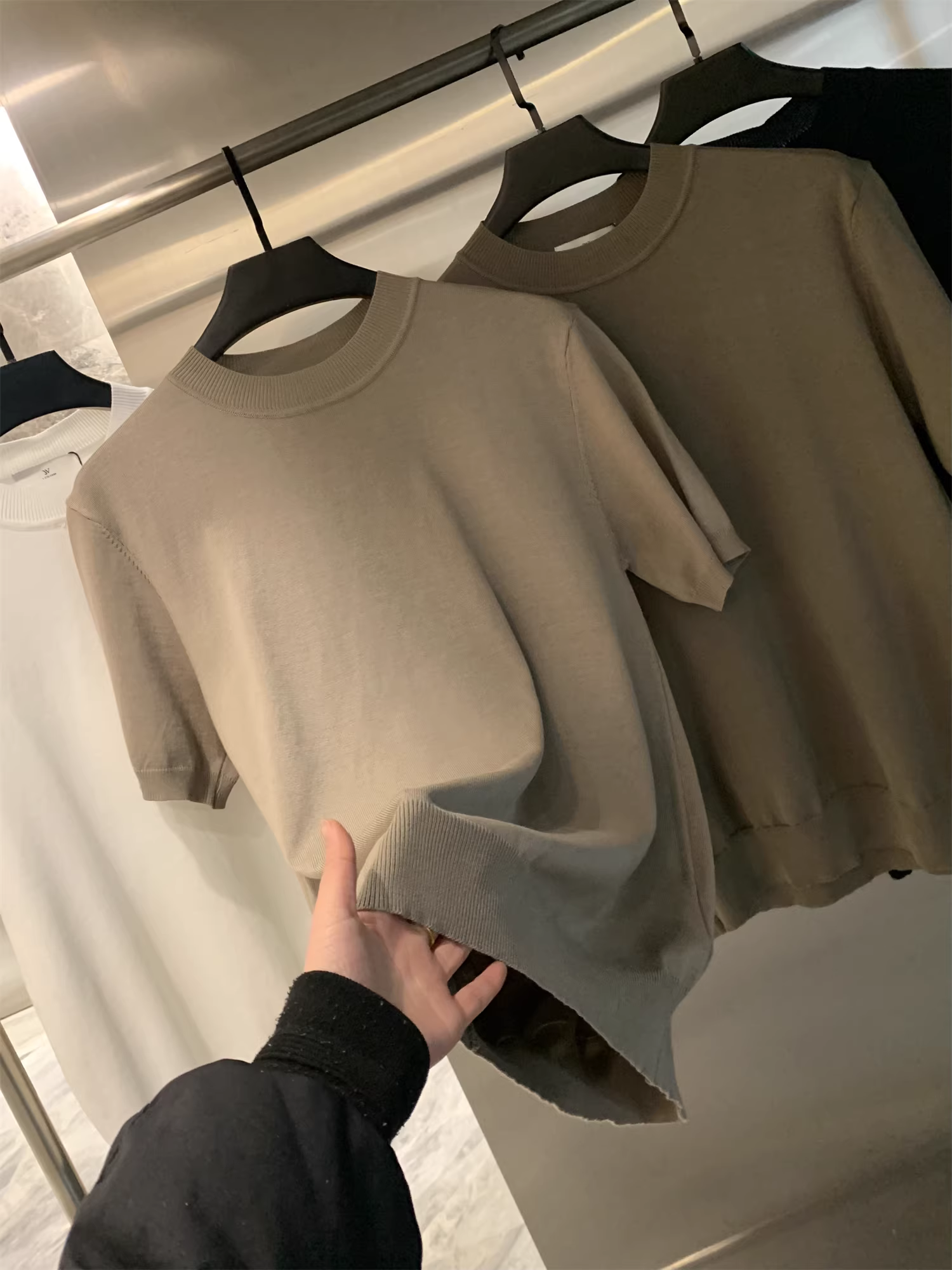 Don Quixote Sự sang trọng nhẹ nhàng của Ý! Áo polo nam dệt kim tinh tế, mềm mại, thân thiện với da, thoáng khí.