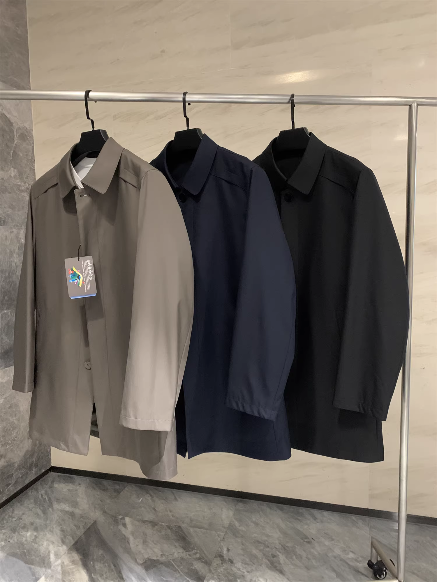 Don Quixote 3K+ đang trên quầy! Chất liệu vải phủ lớp công nghệ! Áo khoác trench coat dáng dài trung bình, phong cách Anh quốc sang trọng nhẹ nhàng.