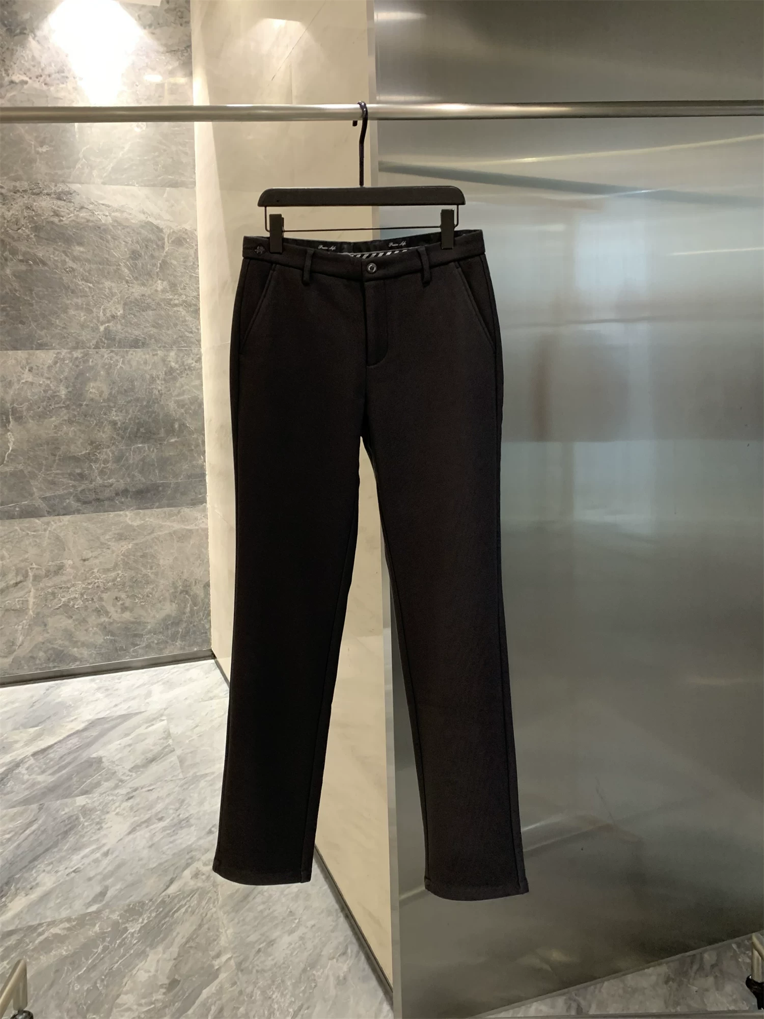 Don Quixote, một chiếc dành cho mùa đông! Dòng H! Chất liệu dệt kim hơi co giãn, vải nhung nhẹ, dày dặn, quần âu ấm áp, thoải mái dành cho nam.