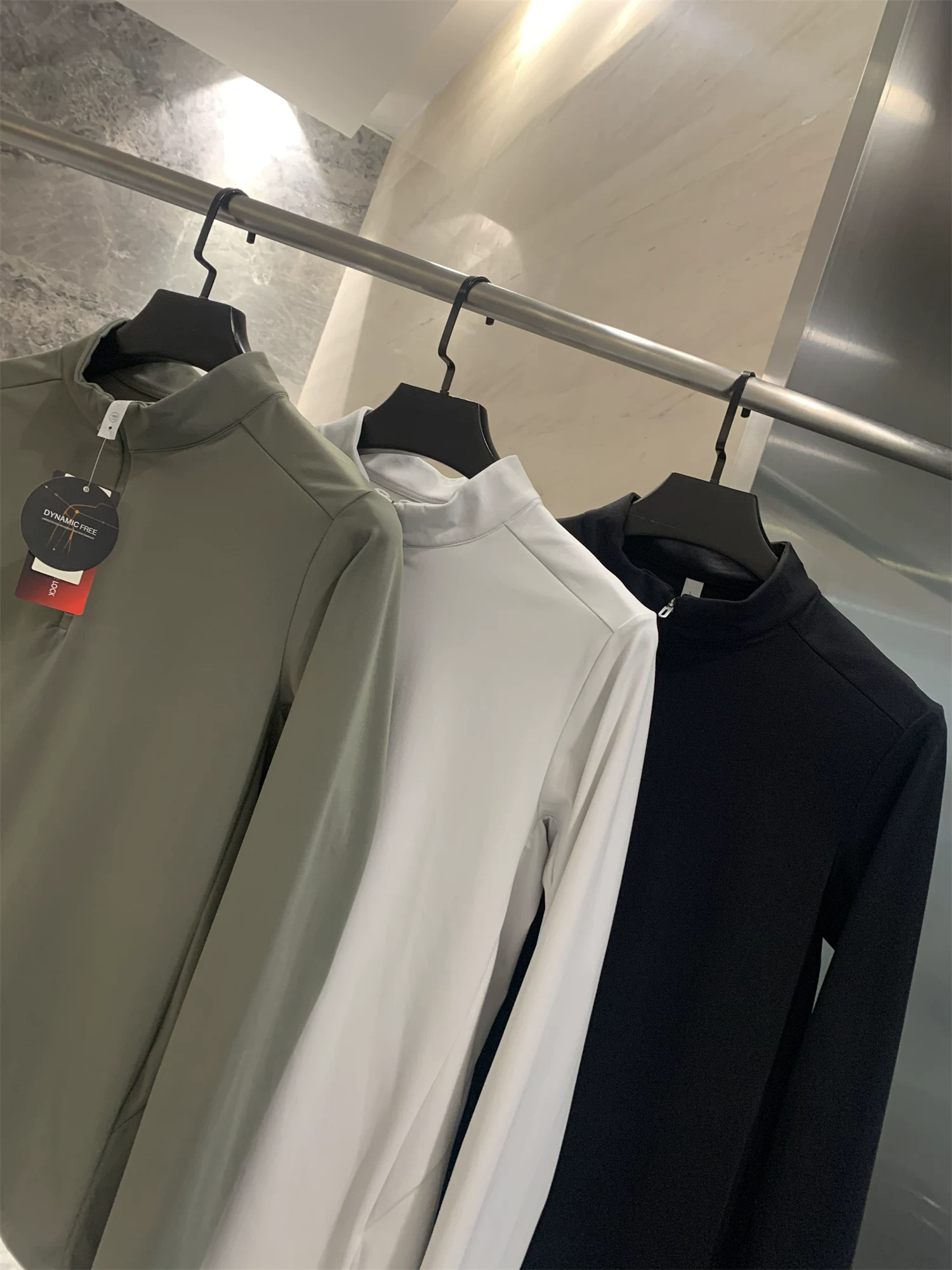 Áo thun thể thao Don Quixote kiểu Mỹ! Độ co giãn cao, nhanh khô, ấm áp, màu trơn, cổ đứng nửa khóa kéo, tay dài, lớp lót thể thao.