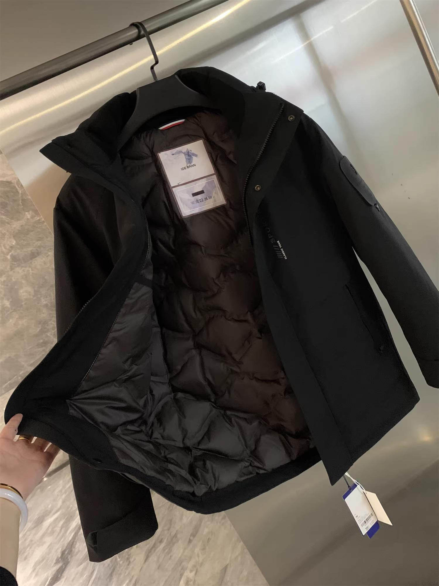 Don Quixote: Hơn 1000 sản phẩm trên quầy! Chịu được nhiệt độ lạnh đến -20 độ! Áo khoác giữ ấm mùa đông cho nam, thích hợp cho công việc ngoài trời.