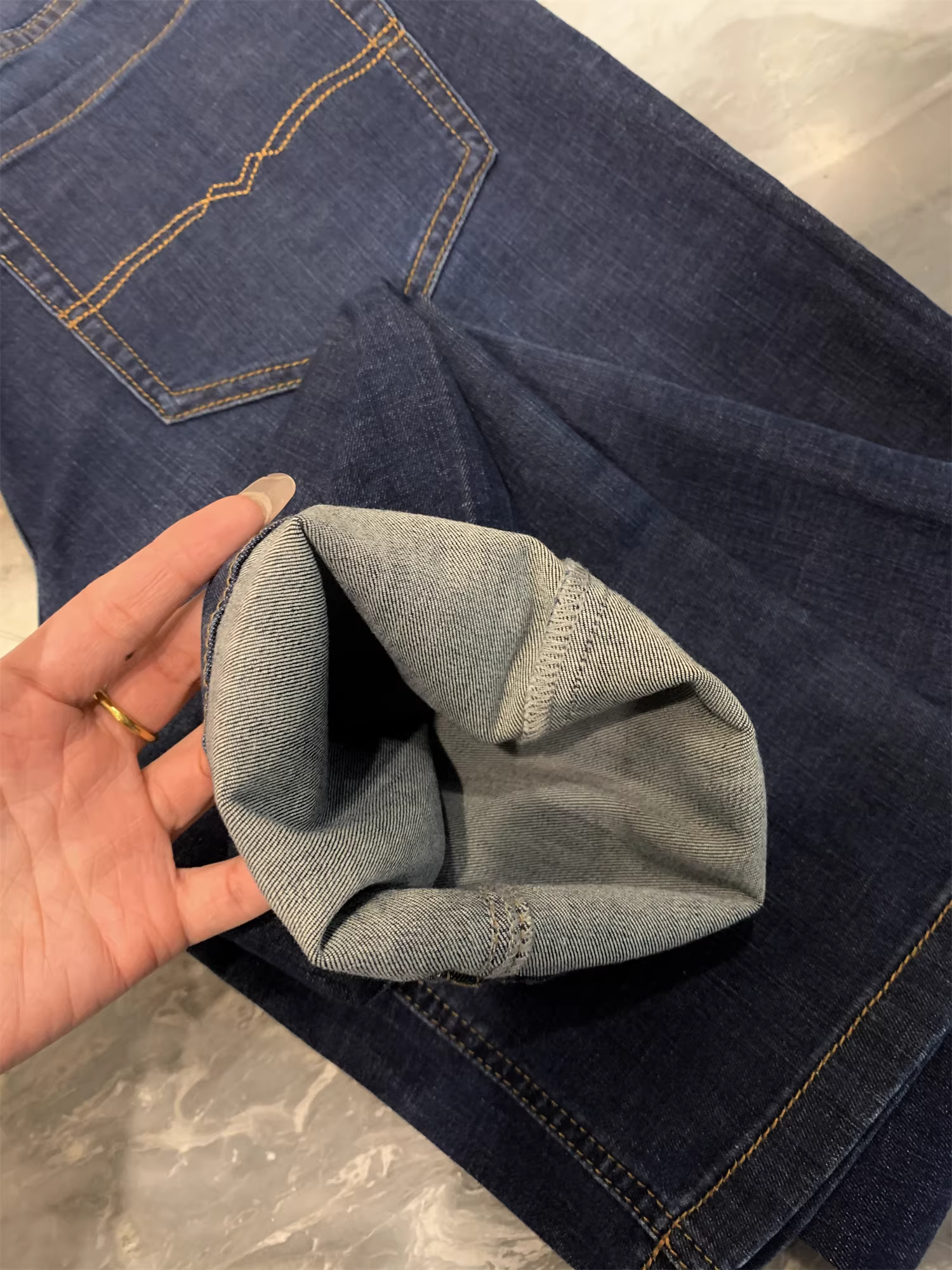 Don Quixote giảm giá lớn! Chất liệu pha lụa! Quần jean dài đa năng, chất liệu mềm mại, phong cách thường ngày mùa hè dành cho nam.