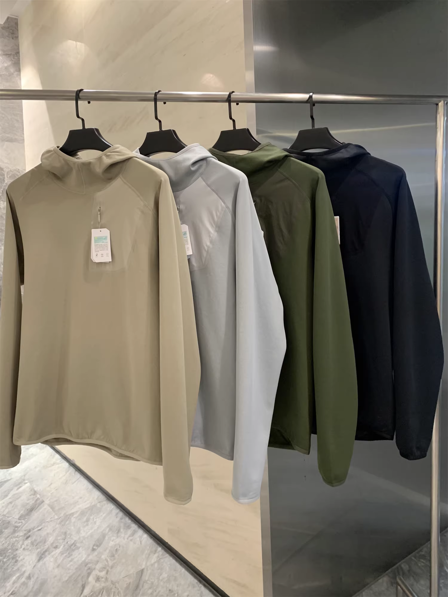 Đơn đặt hàng của công ty Don Quixote ODM! May đo 3D! Túi dán! Áo thun thể thao dài tay có mũ trùm đầu cổ cao