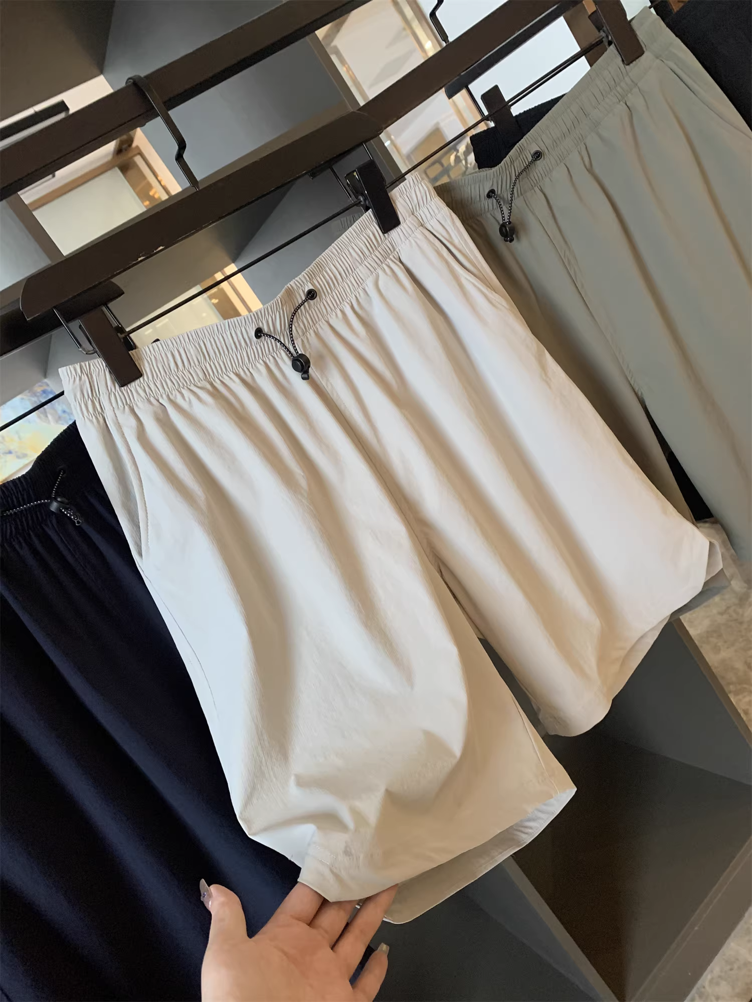 Vải Don Quixote mát mẻ và nhanh khô! Co giãn bốn chiều! Quần short năm điểm rộng rãi và đa năng dành cho nam giới mùa hè.