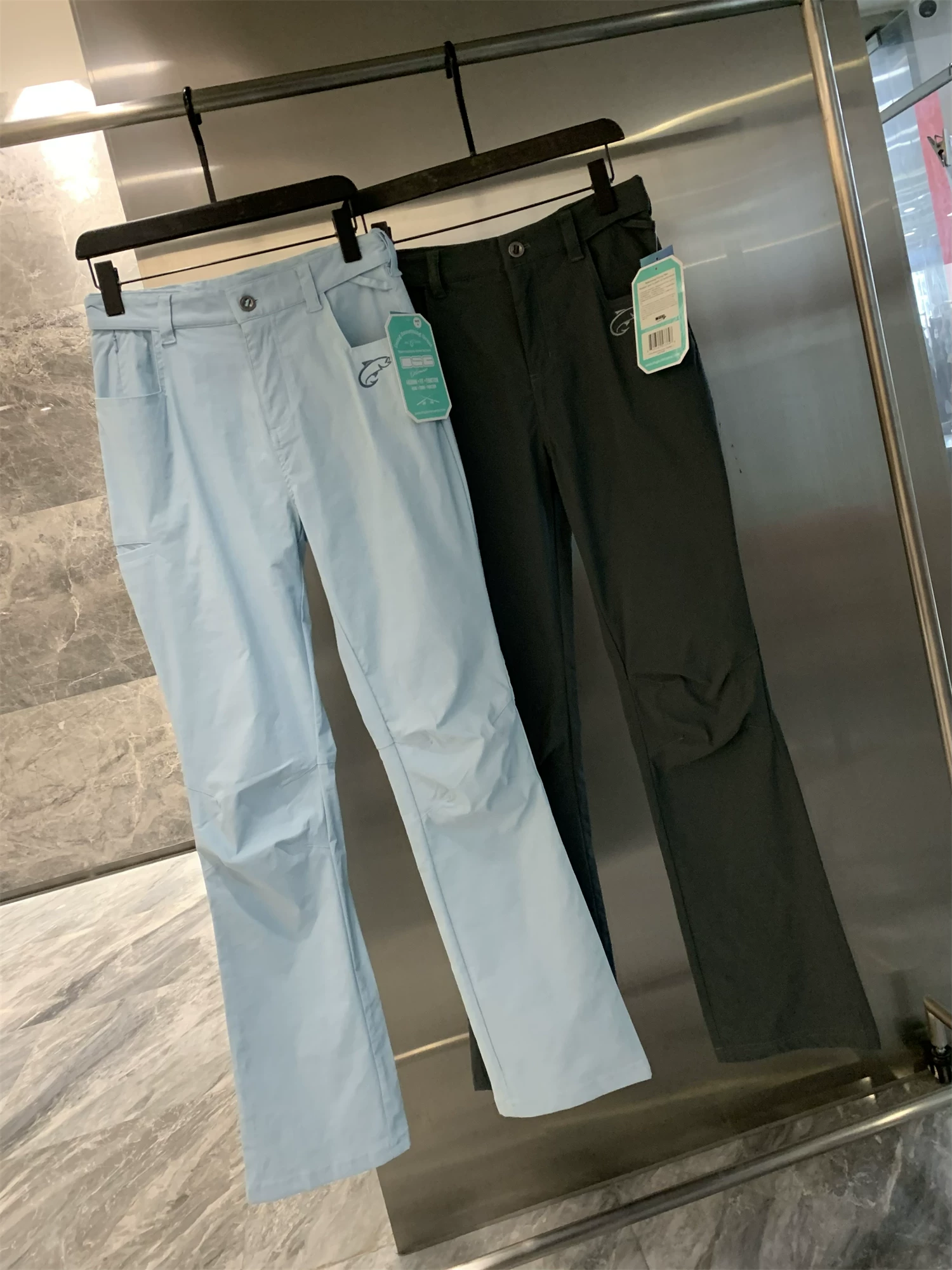 Don Quixote đi chơi theo phong cách Mỹ! Thiết kế ôm dáng 3D! Quần âu nhẹ nhàng và thoải mái dành cho các cặp đôi.