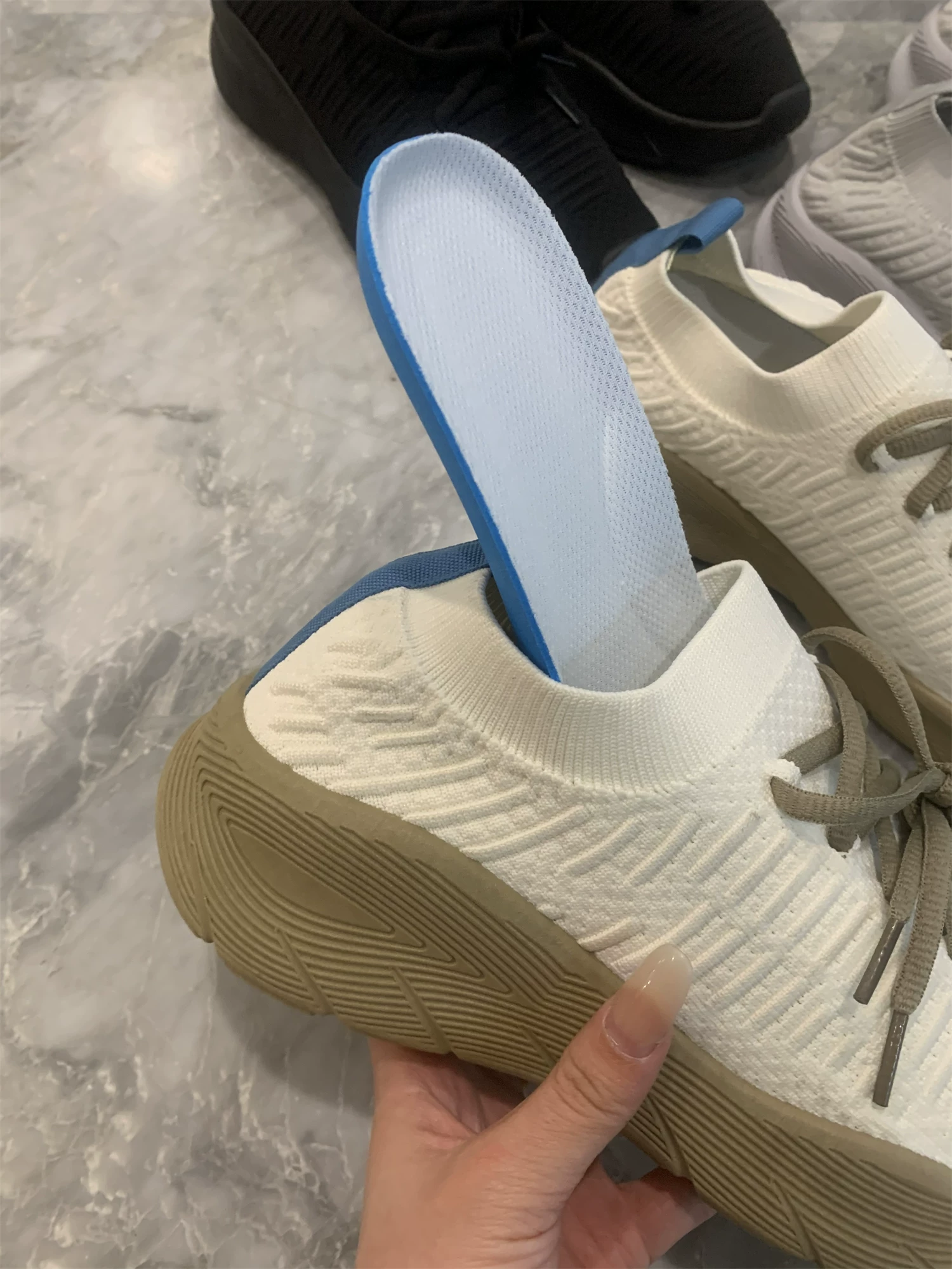 Giày thể thao thời trang Don Quixote ODM bán trực tiếp từ nhà máy! Kiểu dáng đôi! Mặt trên dệt kim thoáng khí mùa hè, phong cách thể thao năng động.