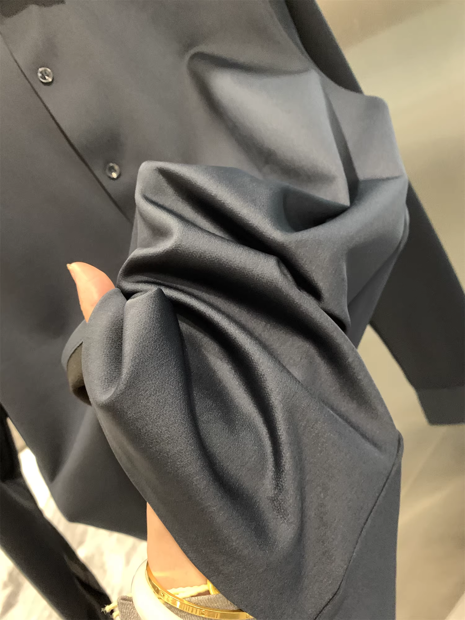 Công nghệ dán liền mạch Don Quixote! Áo sơ mi nam mùa thu đông màu trơn, chất liệu nỉ lót lông, ấm áp, phong cách thường ngày.