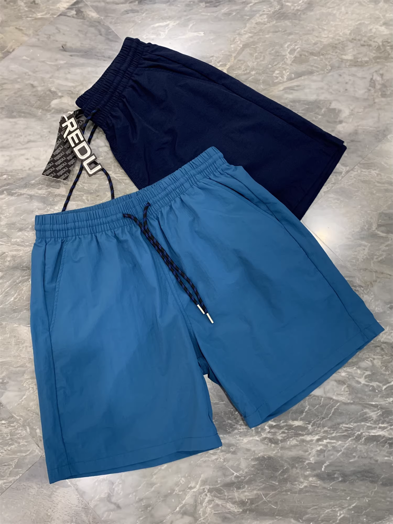 Màu sắc dopamine của Don Quixote! Nhanh khô và thoáng khí! Quần short năm điểm dành cho nam mùa hè thể thao và giải trí, quần short hợp thời trang.