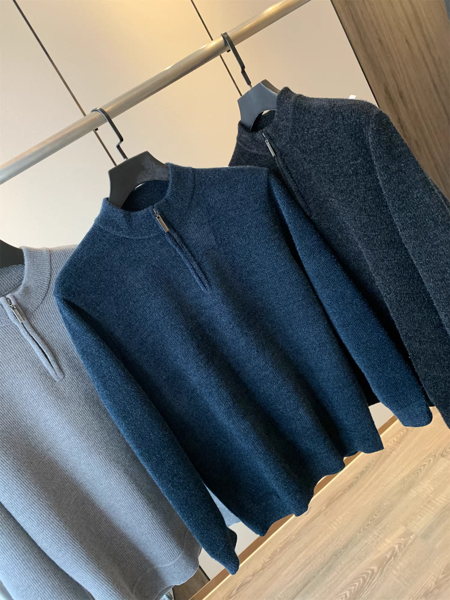 Thương hiệu Don Quixote! Sản xuất bởi một nhà sản xuất lớn! Được làm dày bằng lớp lót lông cừu! Áo len nam nửa khóa kéo thời trang mùa đông.