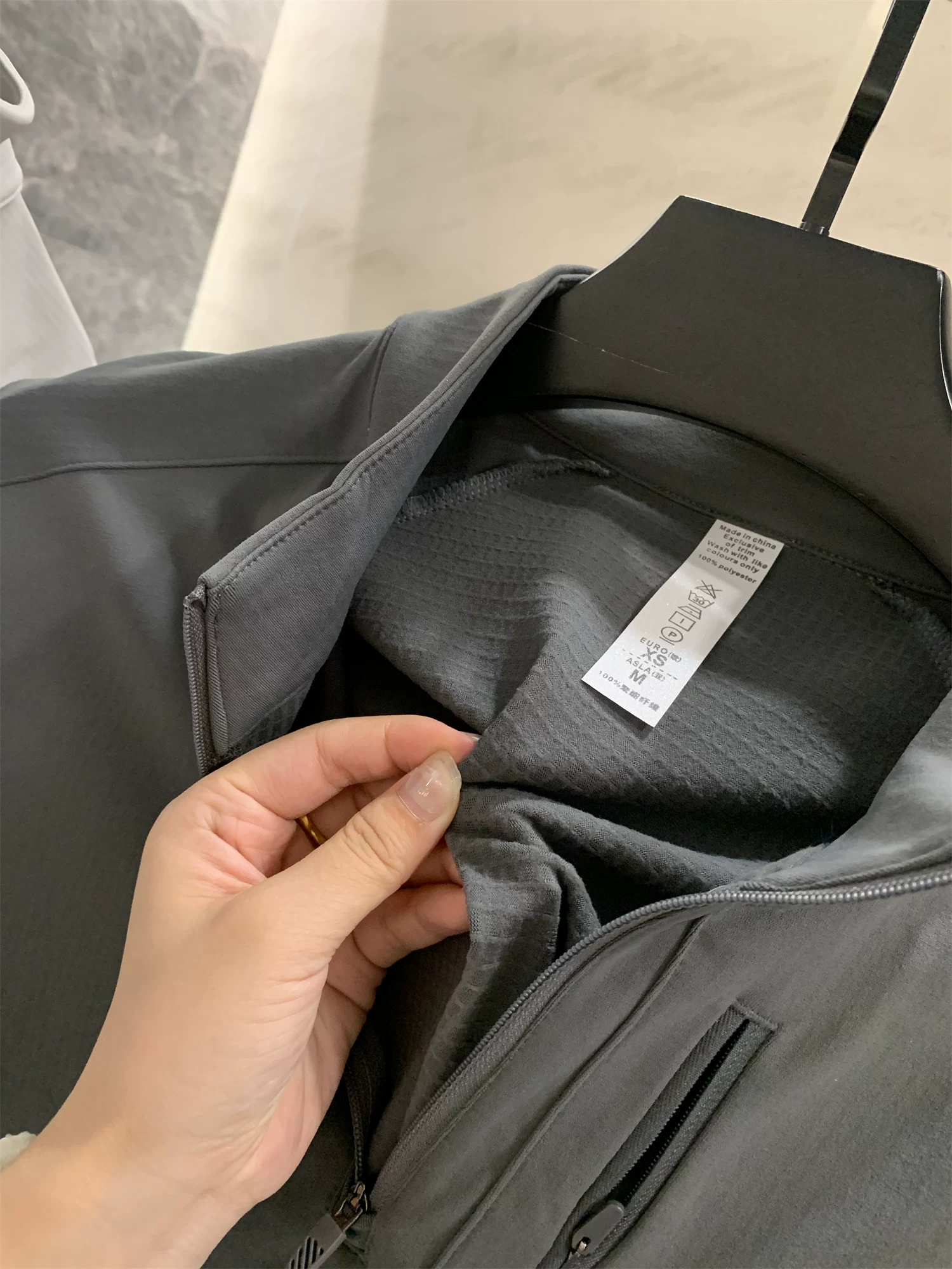 Don Quixote D series! Công nghệ giữ nhiệt, chất liệu lông cừu tích hợp hình vuông! Áo thun dài tay cổ đứng thường ngày ngoài trời mùa thu dành cho nam.