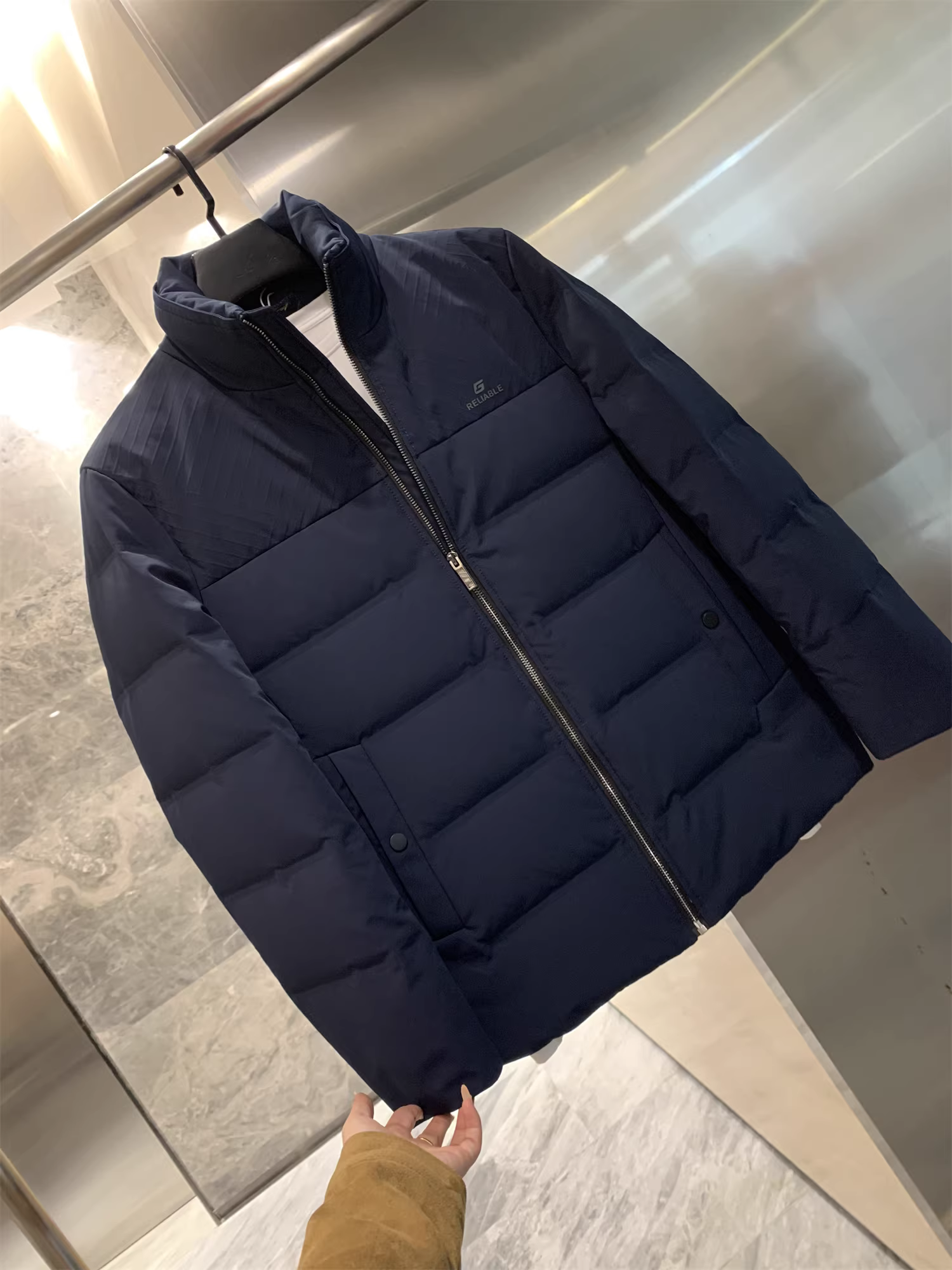 Don Quixote Hàng Tốt! Áo khoác lông vũ 90% lông vịt mềm mại! Áo khoác phao cổ đứng dày dặn và ấm áp mùa đông dành cho nam.