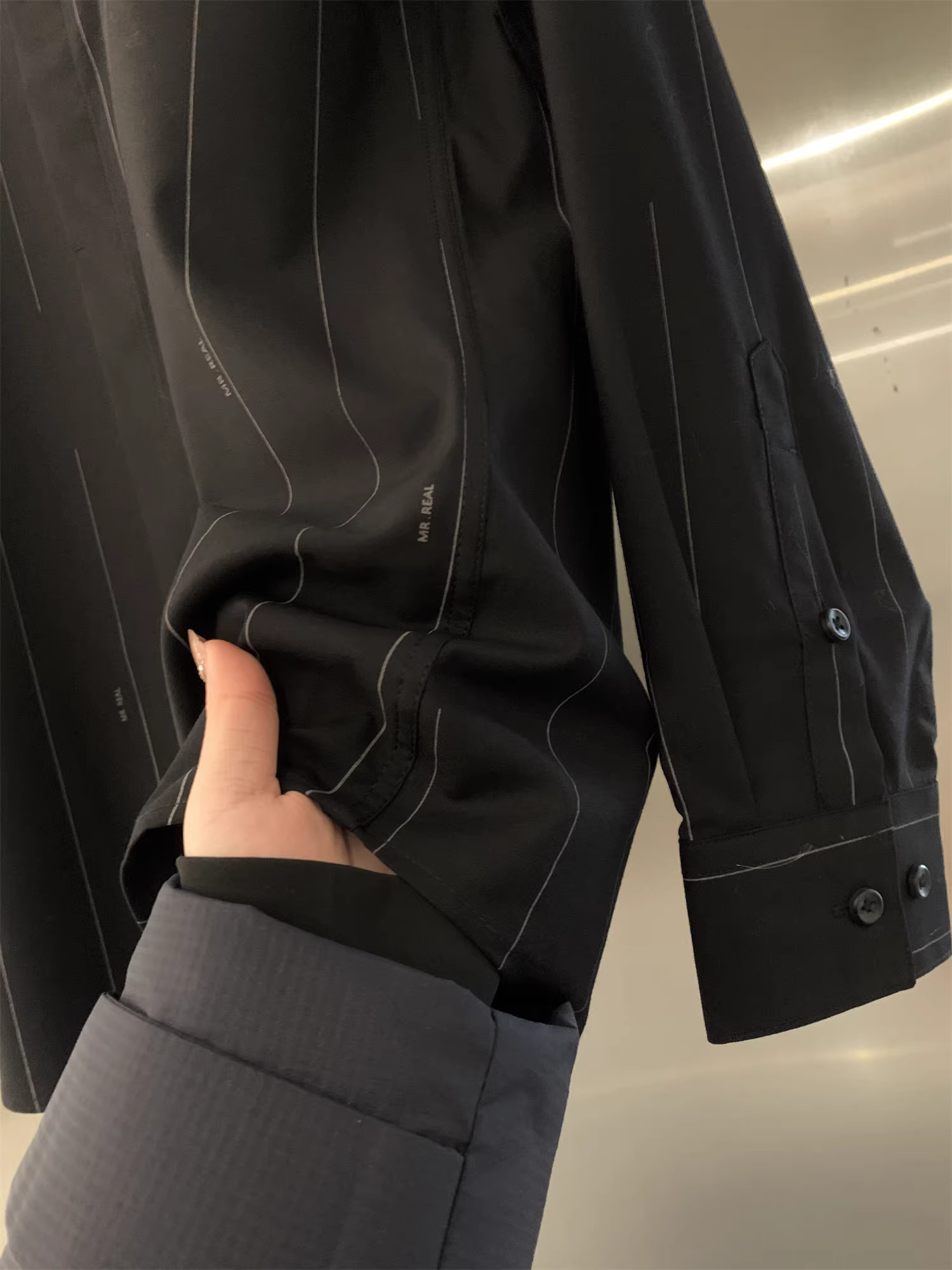 Ưu điểm của Don Quixote! Áo sơ mi nam dài tay có cổ bẻ, mềm mại, mịn màng, tinh tế, kiểu dáng thẳng.