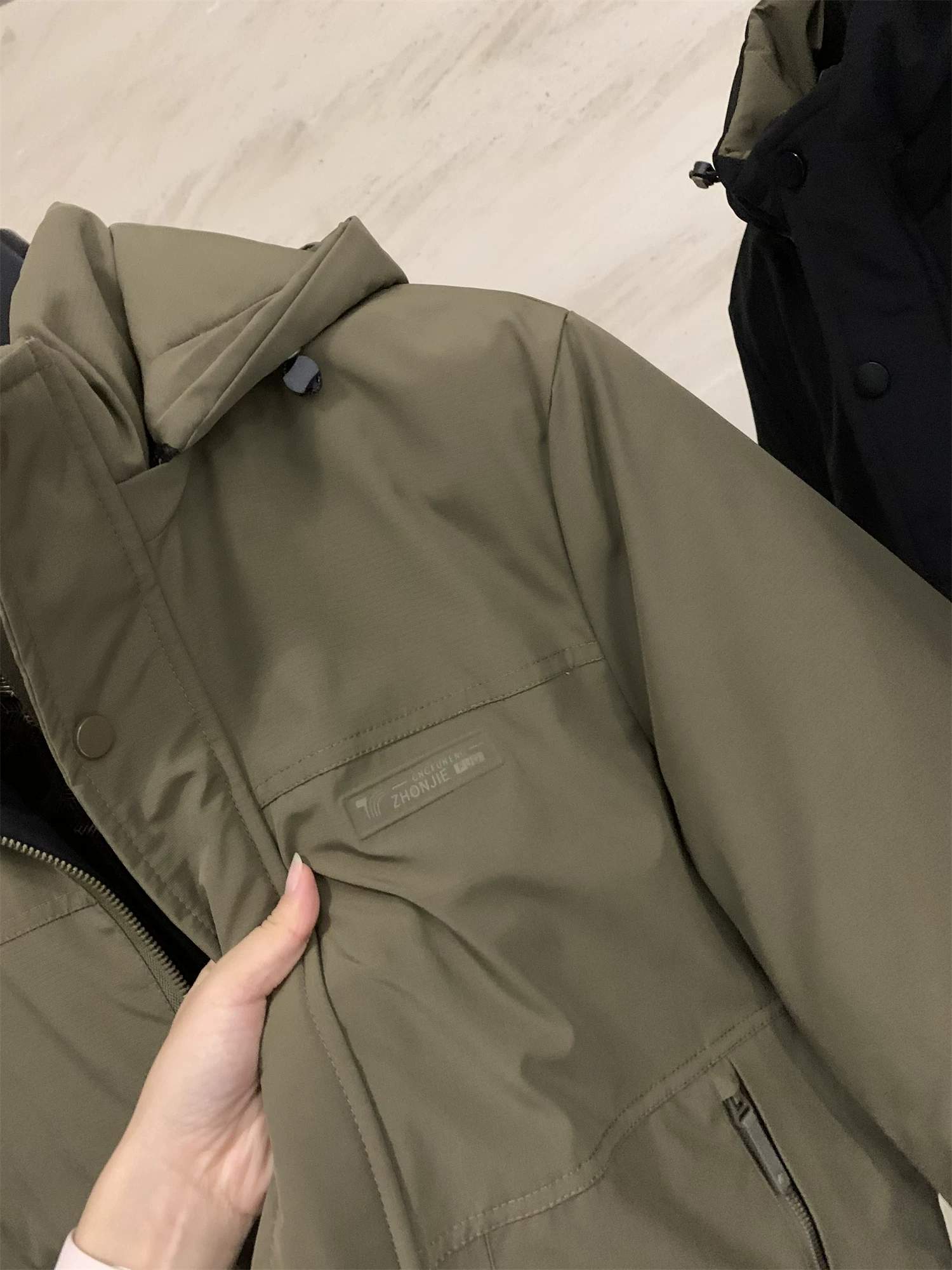 Don Quixote Phong cách kinh doanh nhẹ nhàng cao cấp! Xu hướng áo khoác cotton có mũ trùm đầu thời trang dày dặn chống gió mùa thu đông dành cho nam.