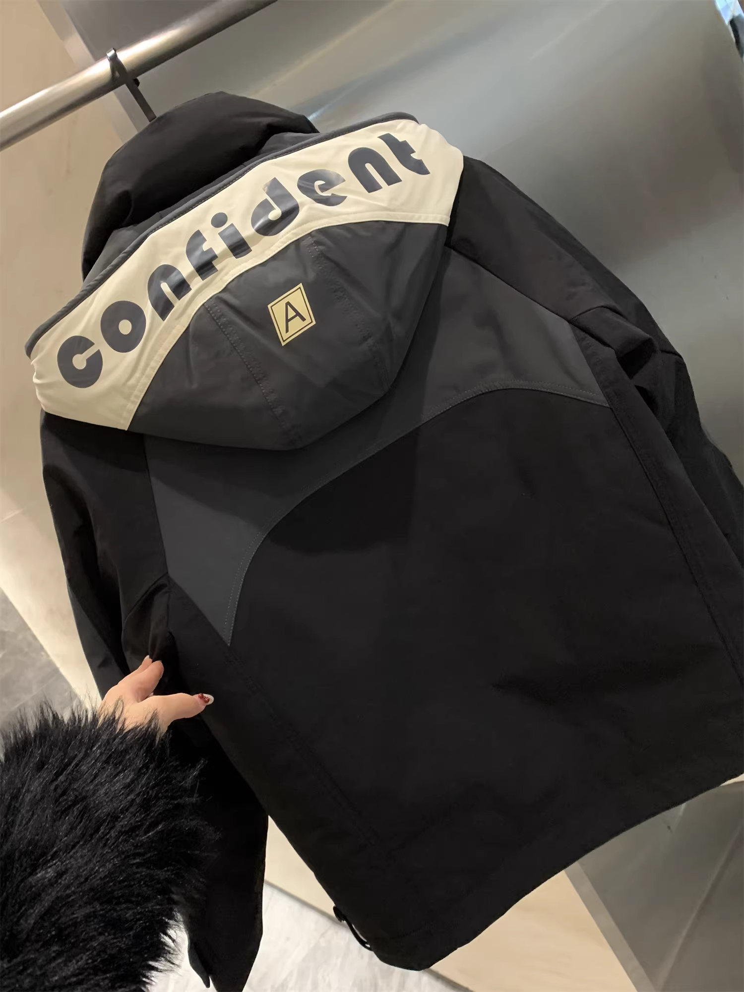 Don Quixote 90 lông vịt trắng! Áo khoác có mũ trùm đầu chống gió và chống thấm nước ngoài trời màu sắc tương phản dành cho cả nam và nữ mùa đông.