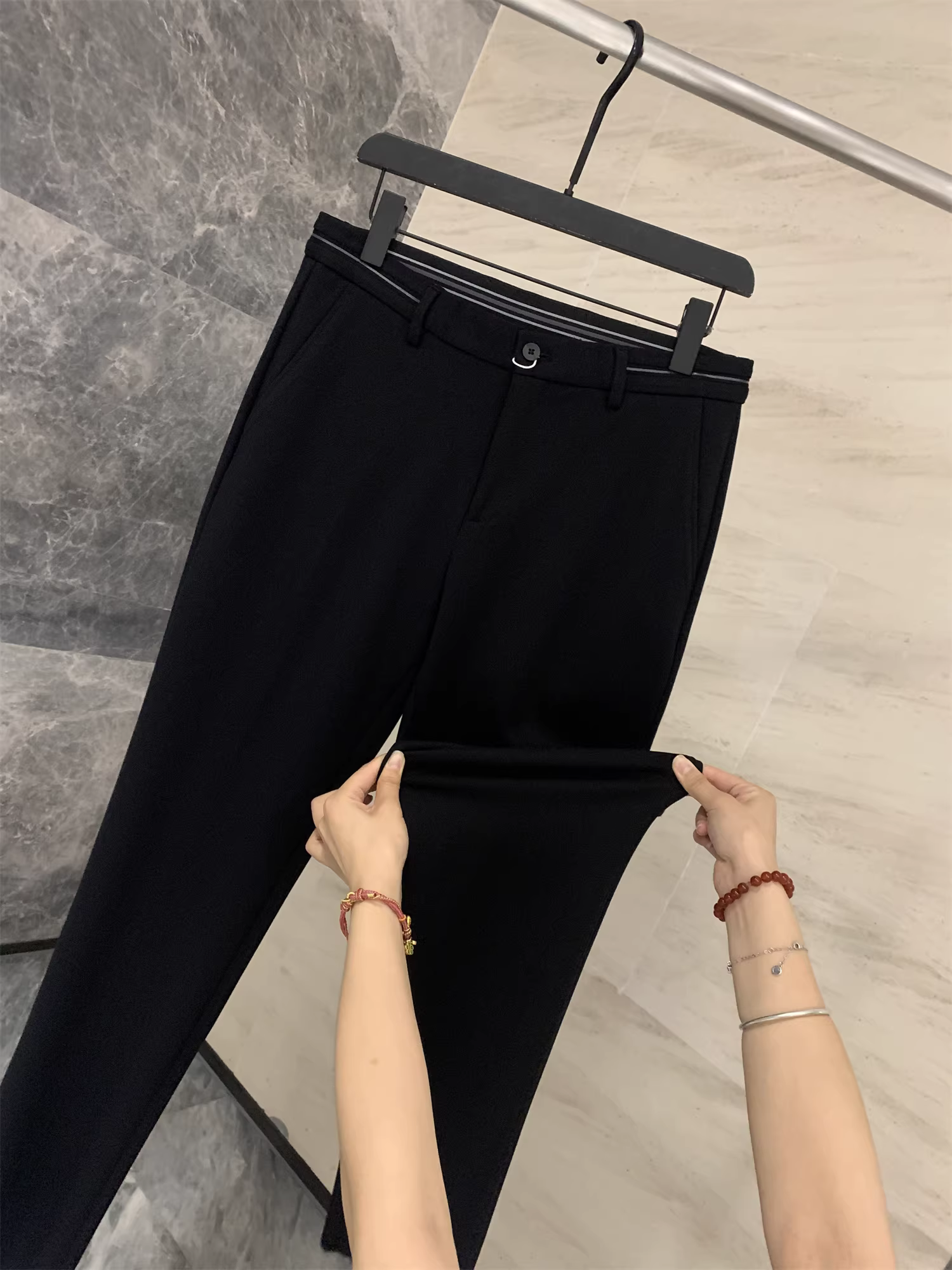 Giảm giá Don Quixote! Giá tủ quần áo chỉ 358! Quần âu nam dáng thẳng, chất liệu mềm mại, co giãn, thích hợp cho công sở.