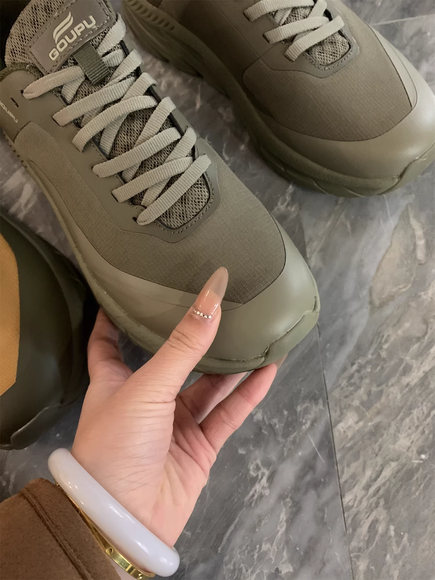 Don Quixote, hãy đến Mỹ! Hàng chất lượng! Giày thể thao ngoài trời liền mạch, nhẹ và bền cho nam giới.