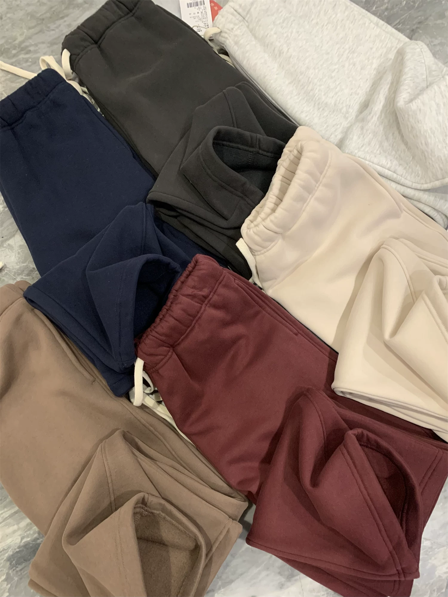 Don Quixote, luôn ấm áp và thoải mái! Quần áo thường ngày cơ bản! Quần ống đứng đa năng, ấm áp, lót lông cừu mùa thu đông.