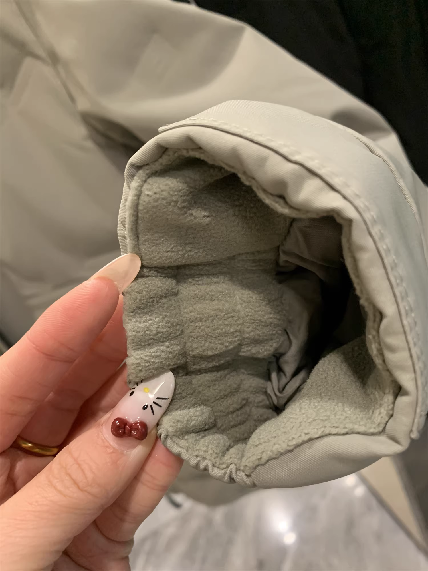 Ưu điểm của dòng sản phẩm Don Quixote H! 90% lông vịt! Áo khoác lông vũ có mũ trùm đầu, nhẹ, kiểu dáng thường ngày, mùa đông, có túi lớn.